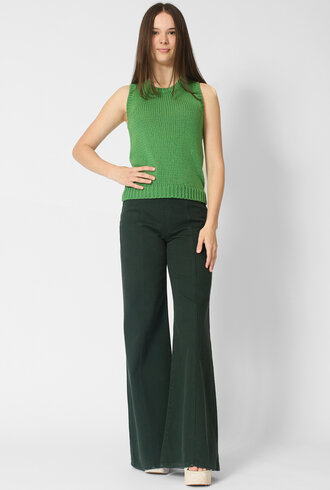 MJW. Chunky Cotton Vest Leaf