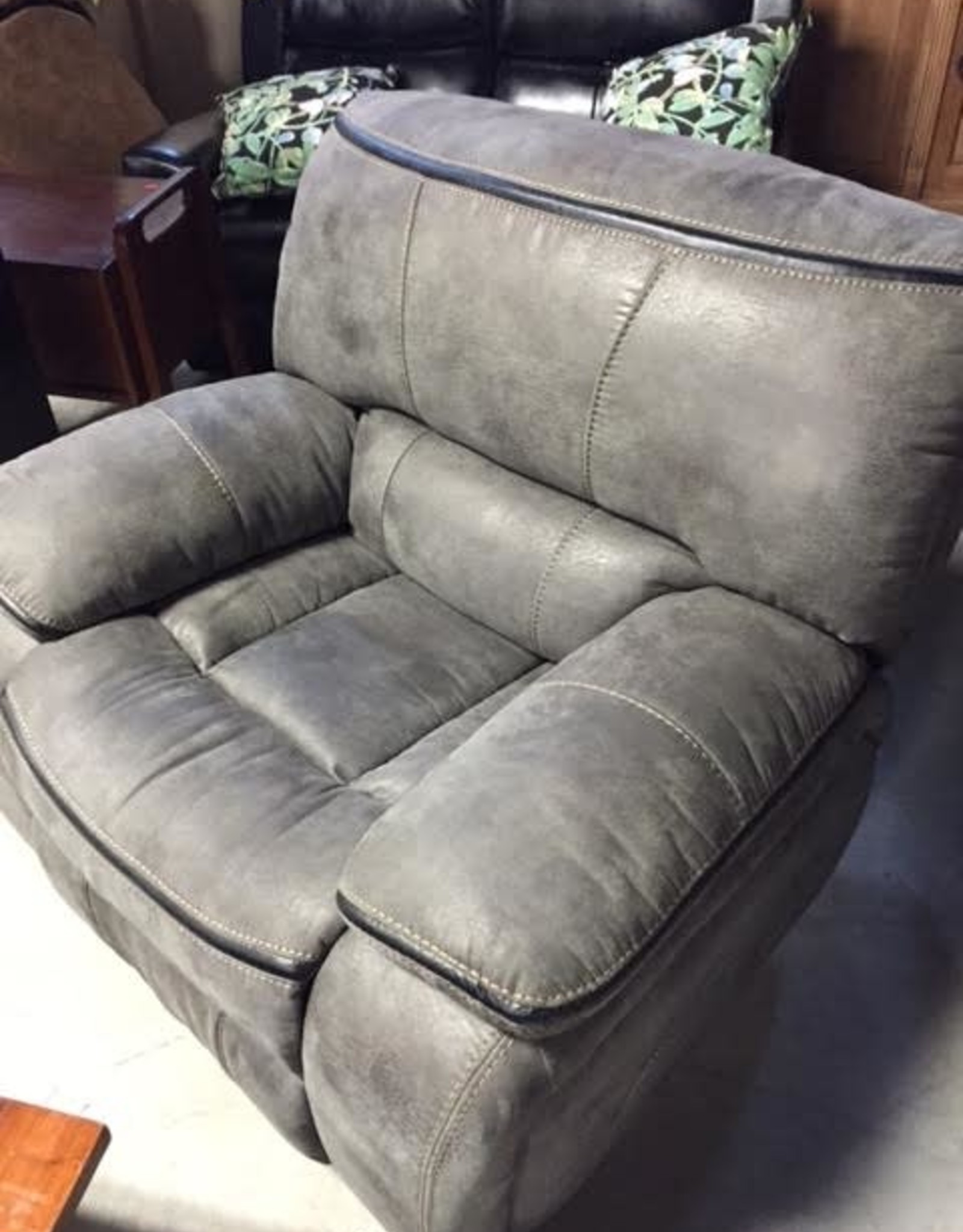 4500 Recliner (Gray)