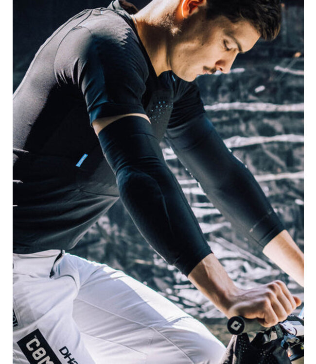 Dharco Gravity Elbow Pad