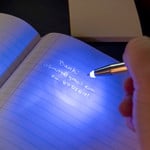 Kikkerland Invisible Pen & Light