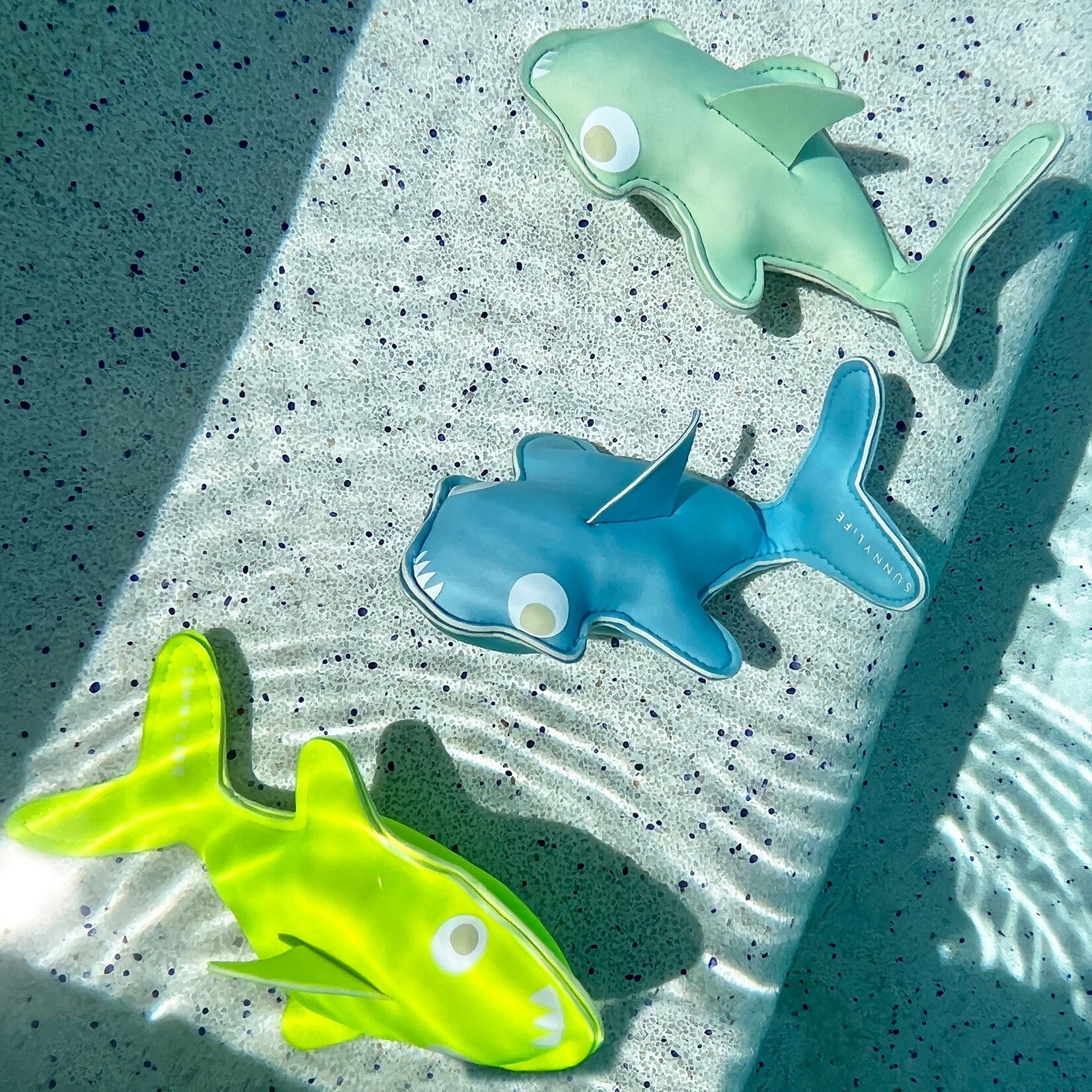 Sunnylife Salty Shark Dive Buddies