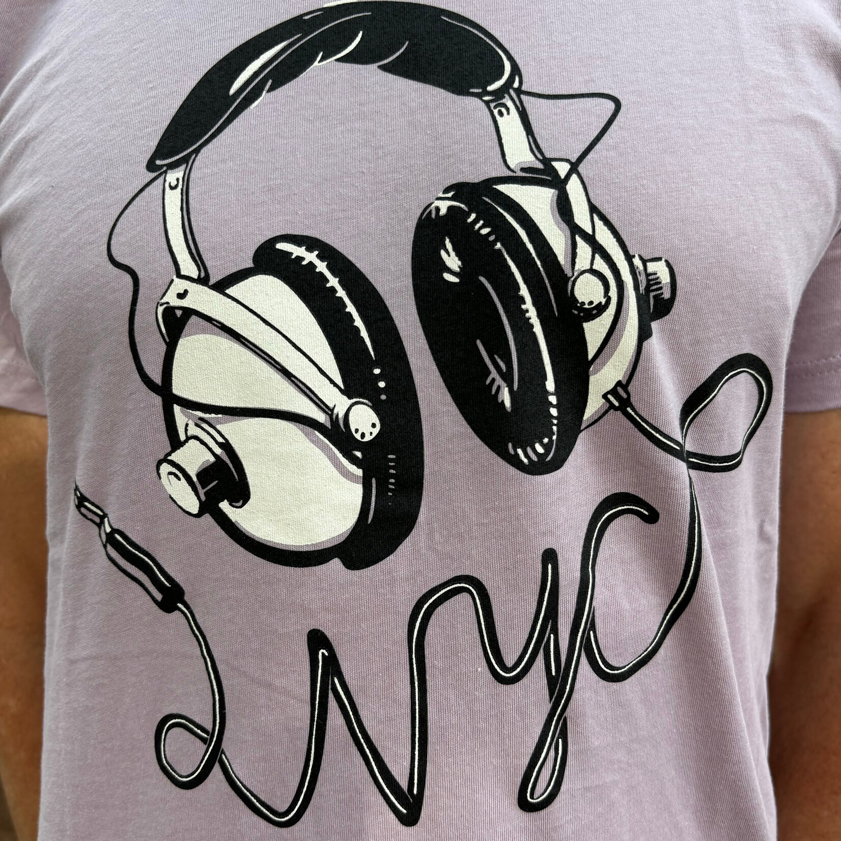 Exit9 Gift Emporium NYC Headphones T-Shirt in Light Violet