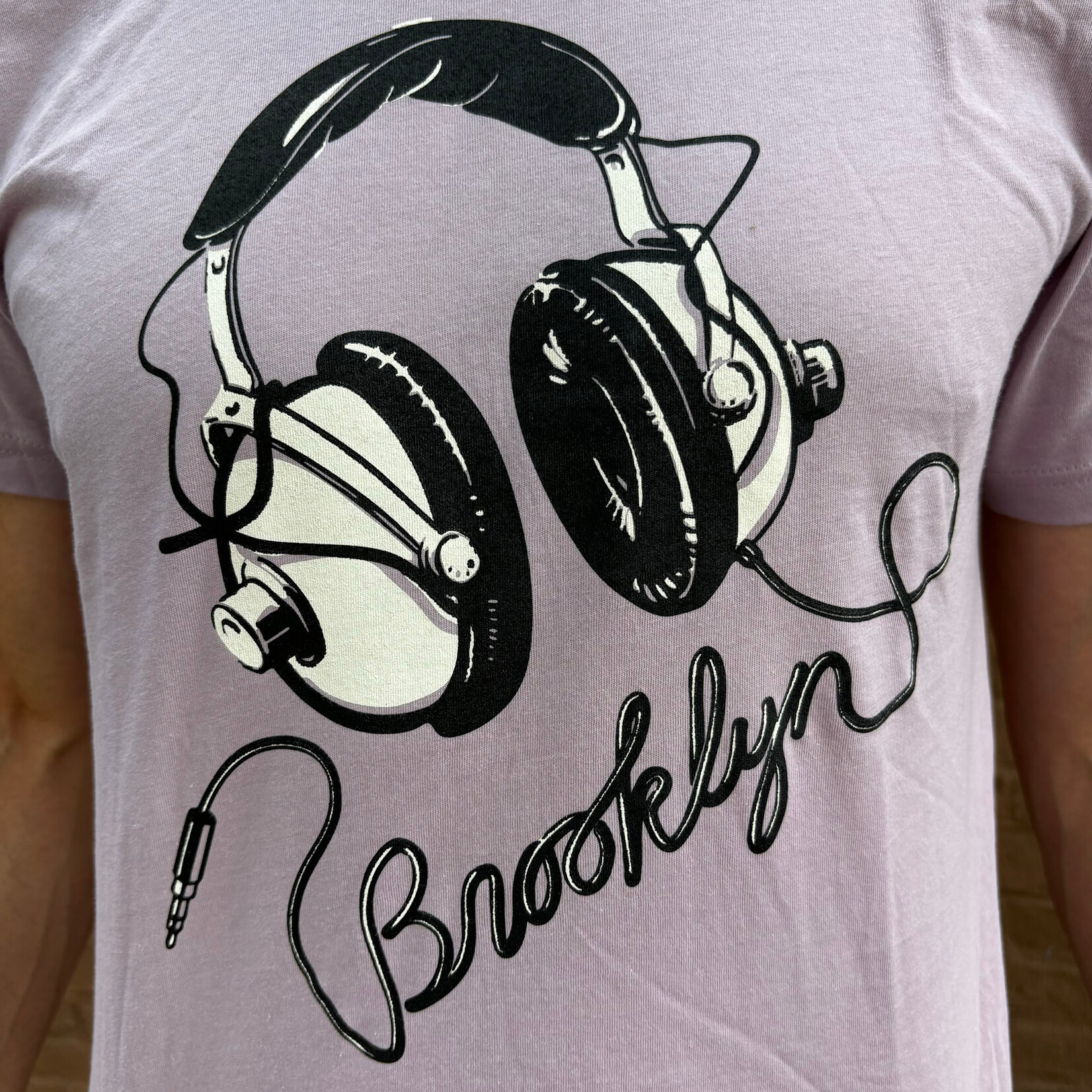 Exit9 Gift Emporium Brooklyn Headphones T-Shirt in Light Violet
