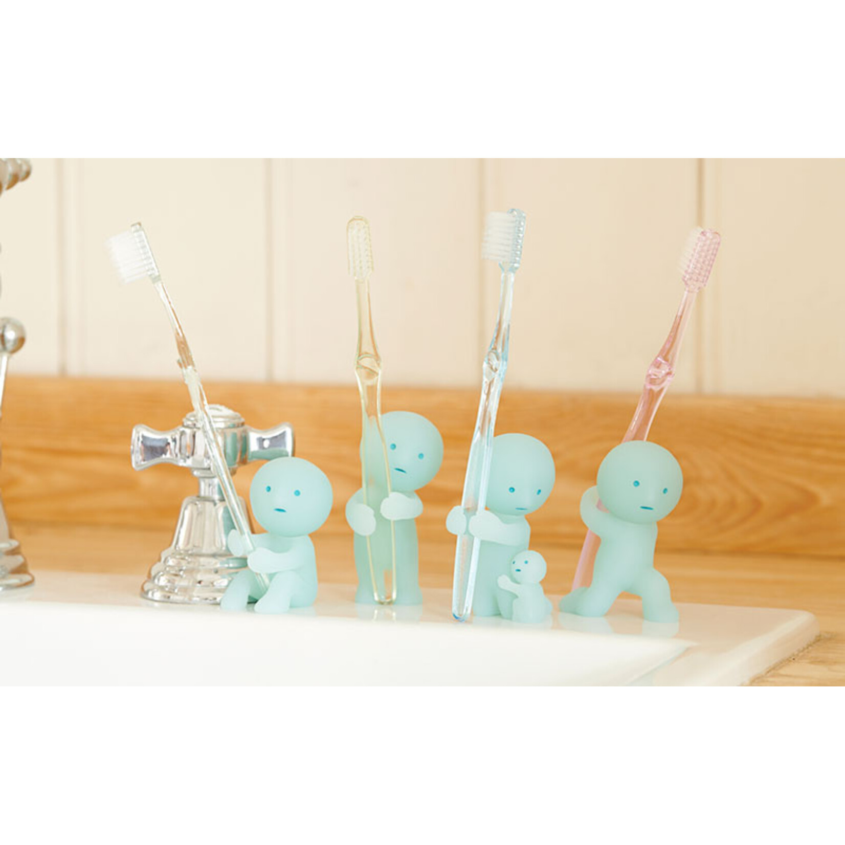 Dreams USA Smiski Carrying Toothbrush Stand Blind Box