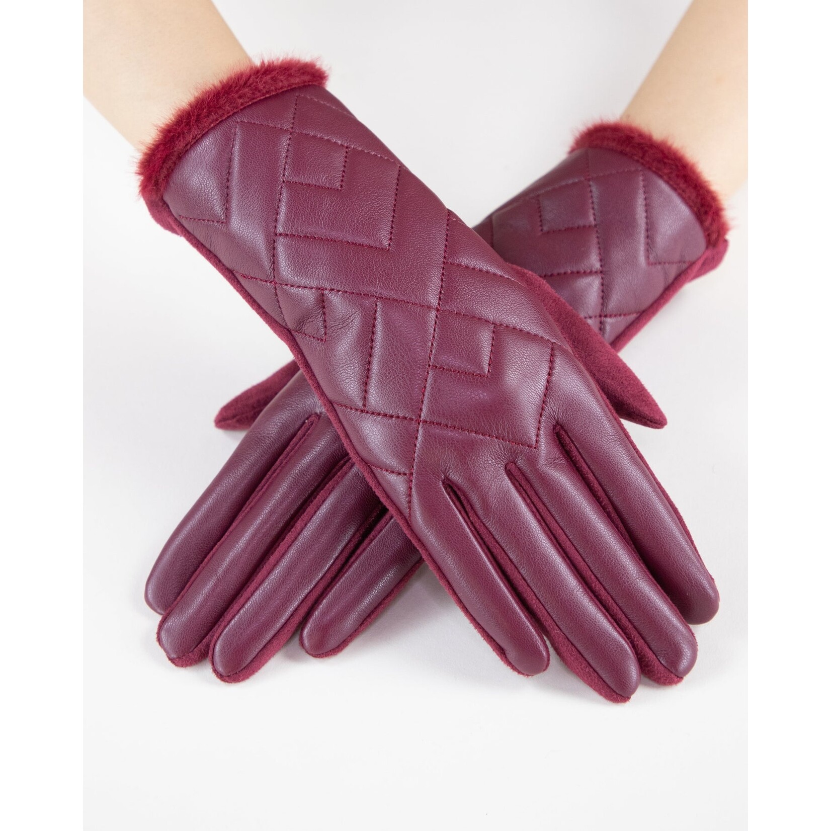 Diamond Quilted Faux Fur Edge Gloves in Burgundy