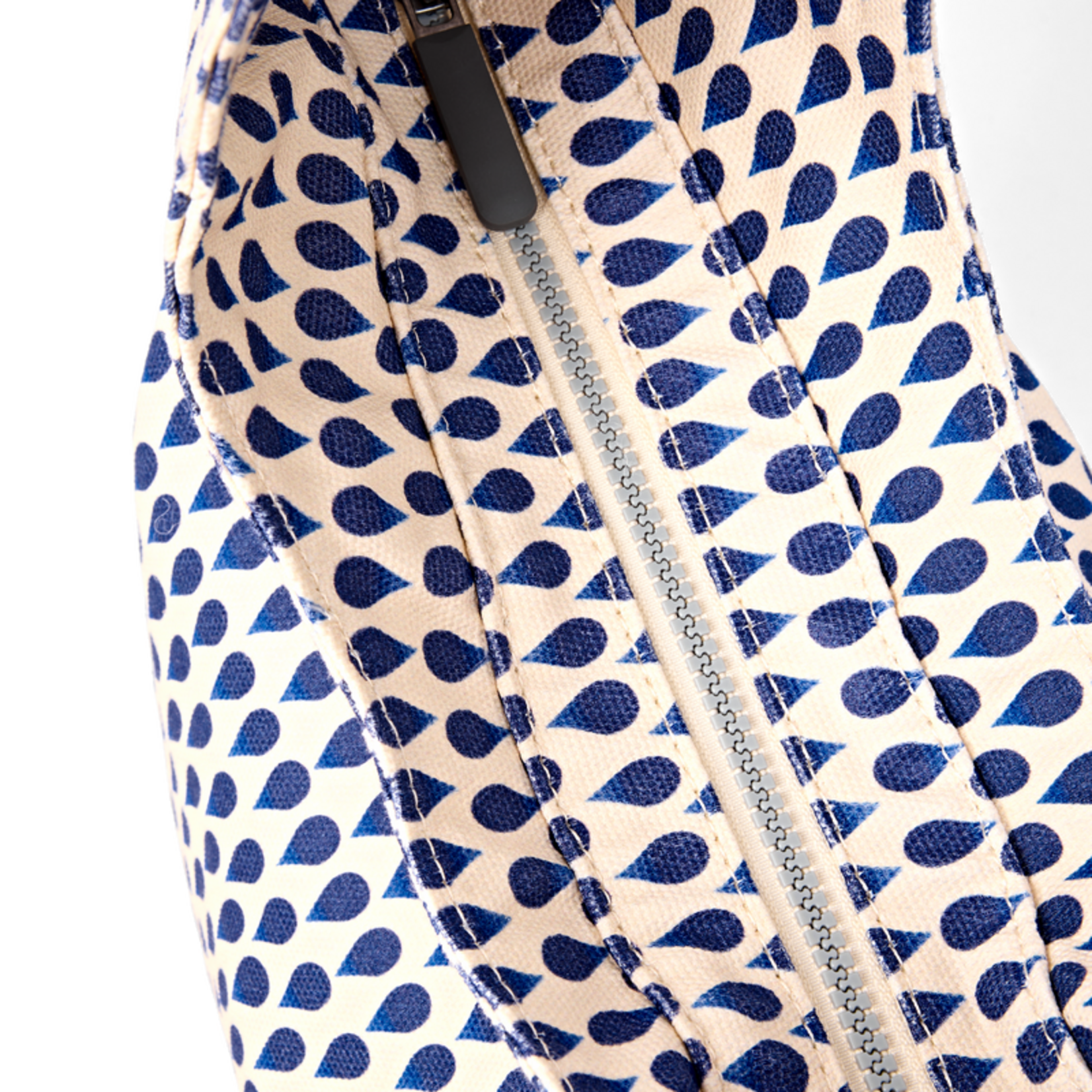 ori Hoxton in Indigo Rain