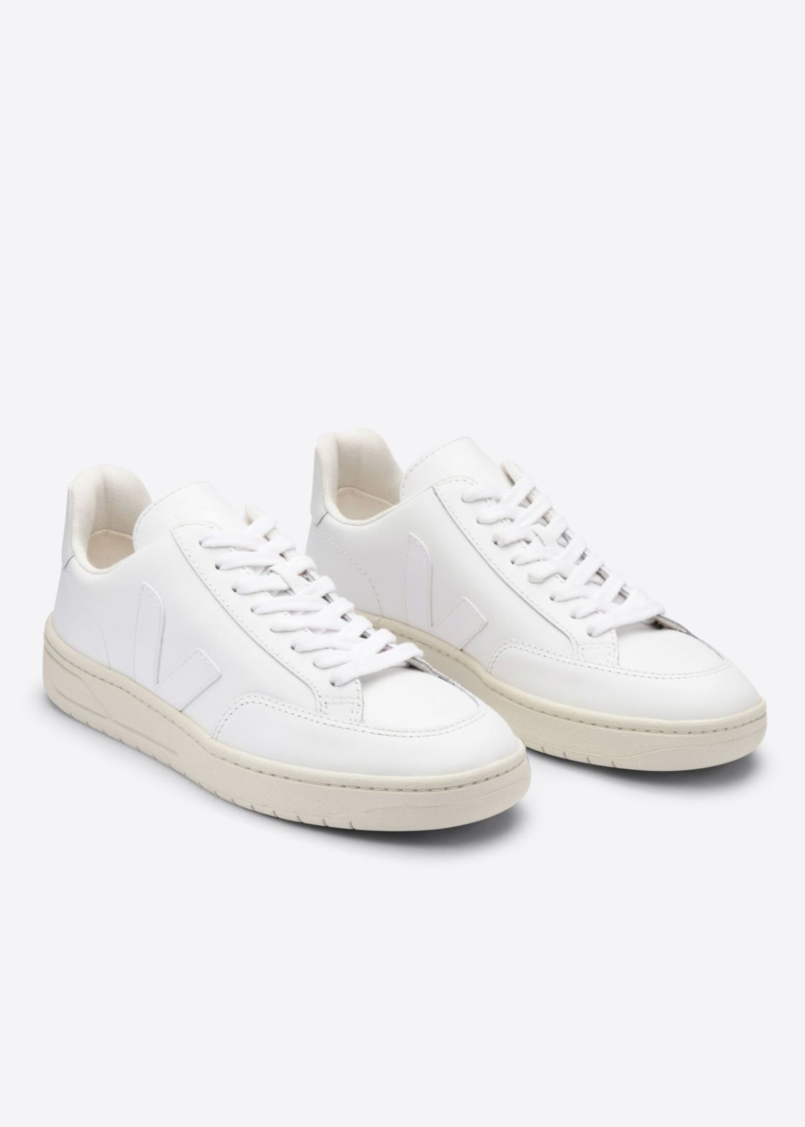 VEJA V-12 LEATHER