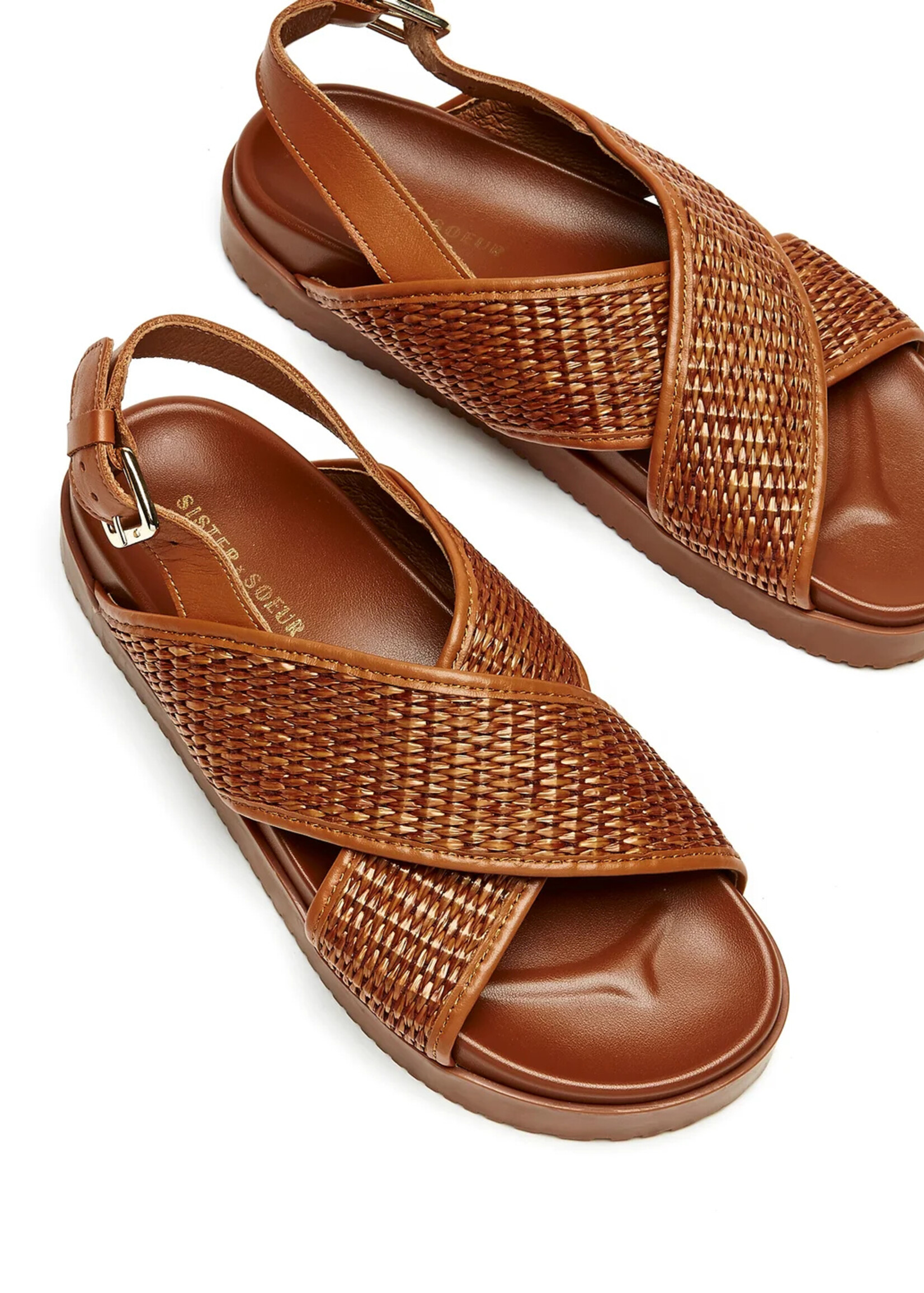 SISTER X SOEUR AMARI