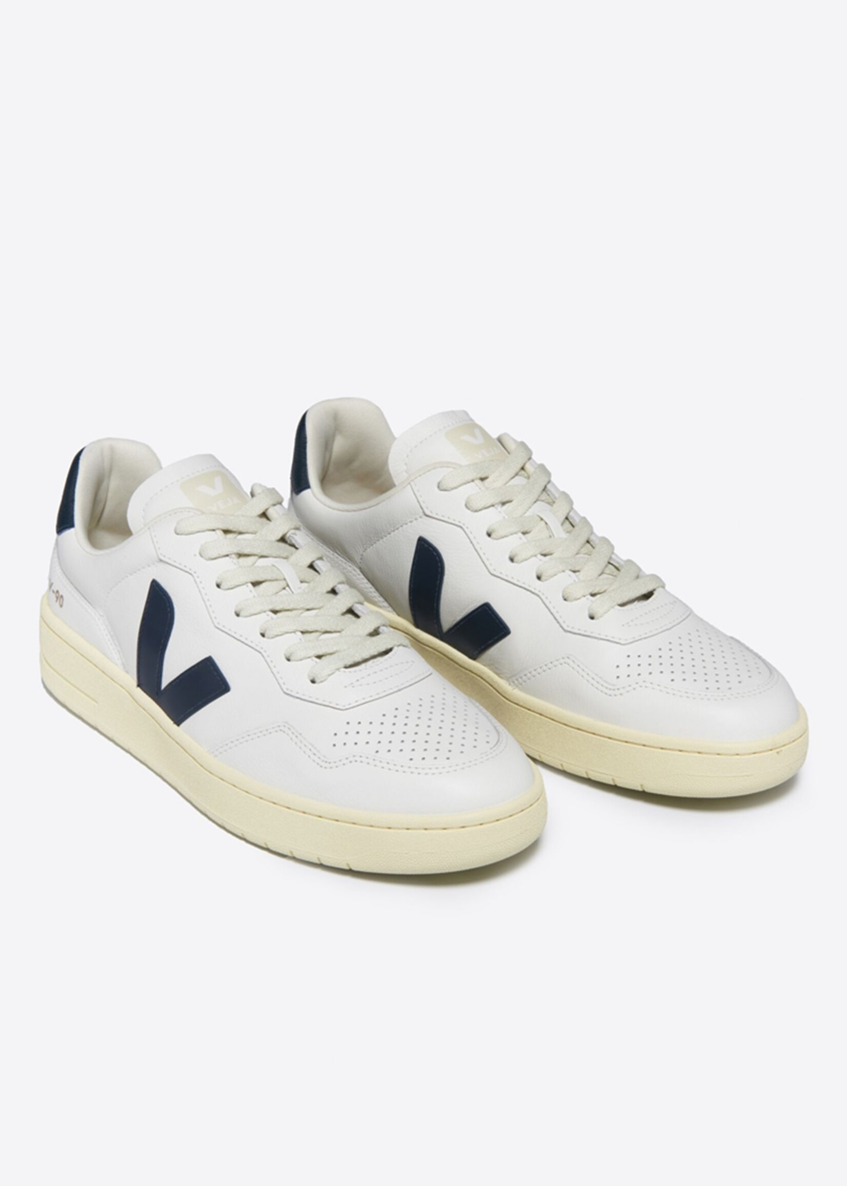 VEJA V-90 O.T LEATHER