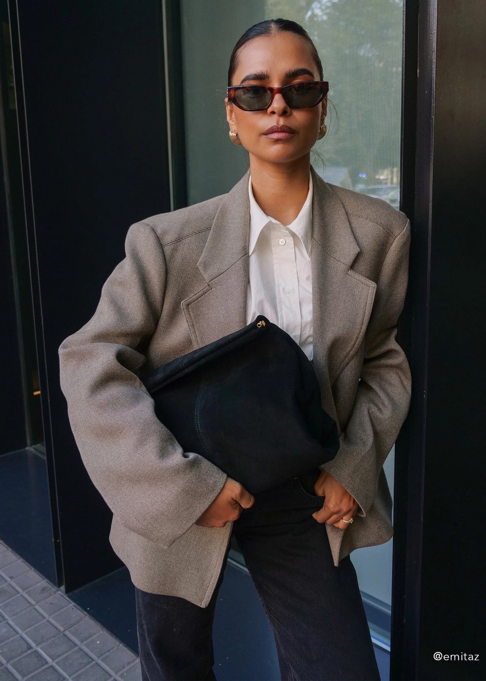 FLATTERED CLAY CLUTCH