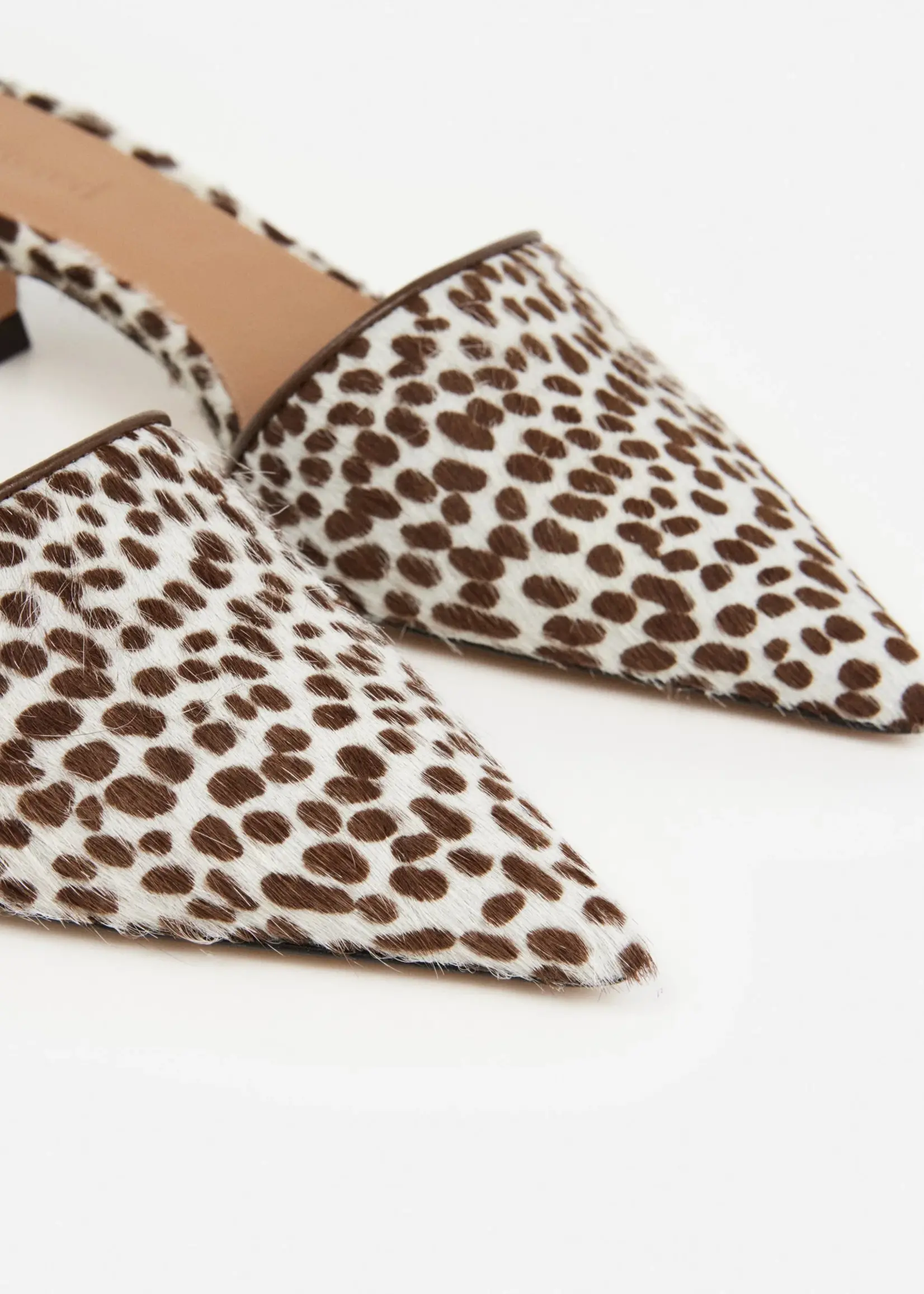 FLATTERED NOOMI LEATHER HAIR