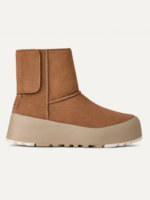 UGG CLASSIC STREETSCAPE