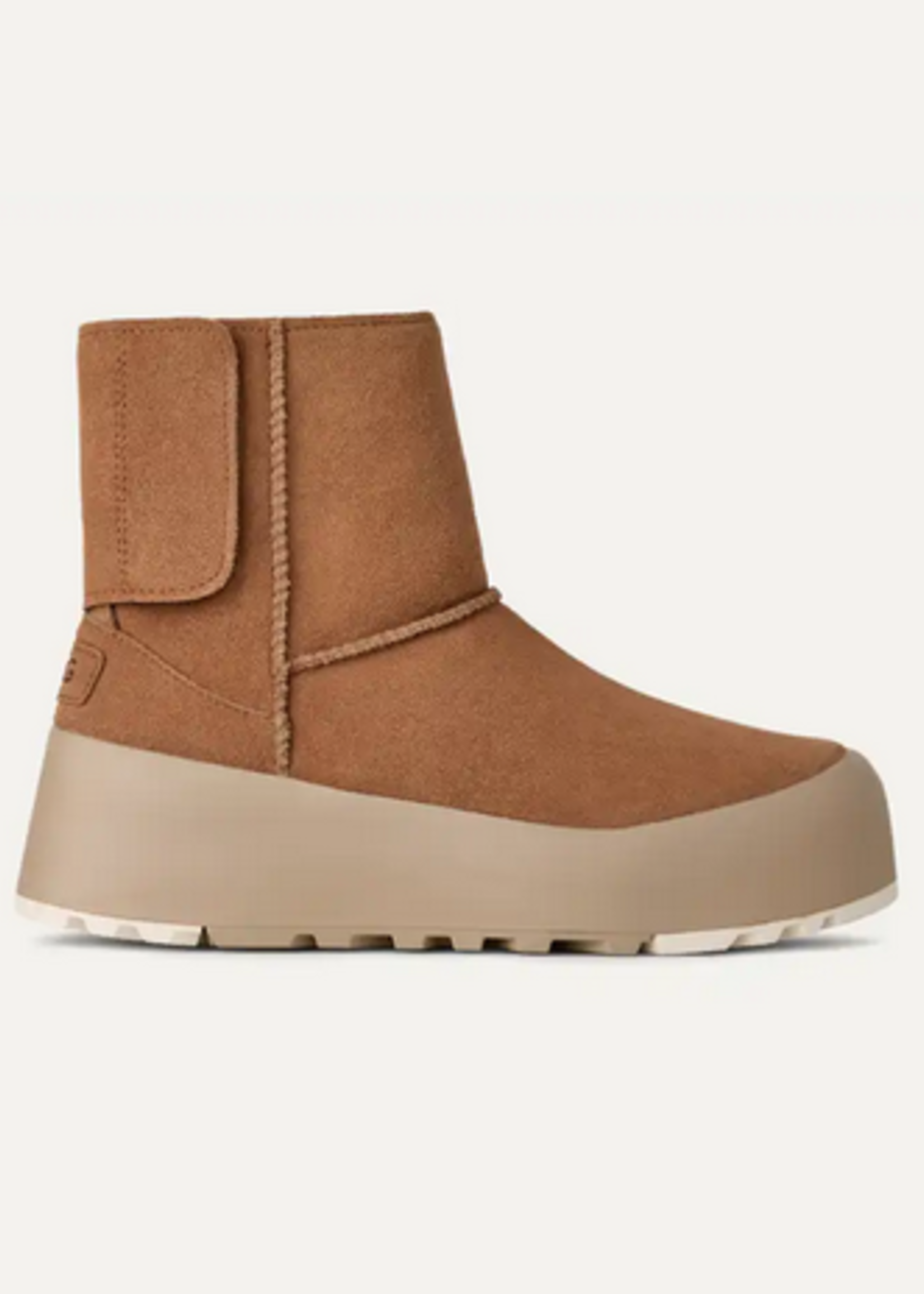 UGG CLASSIC STREETSCAPE