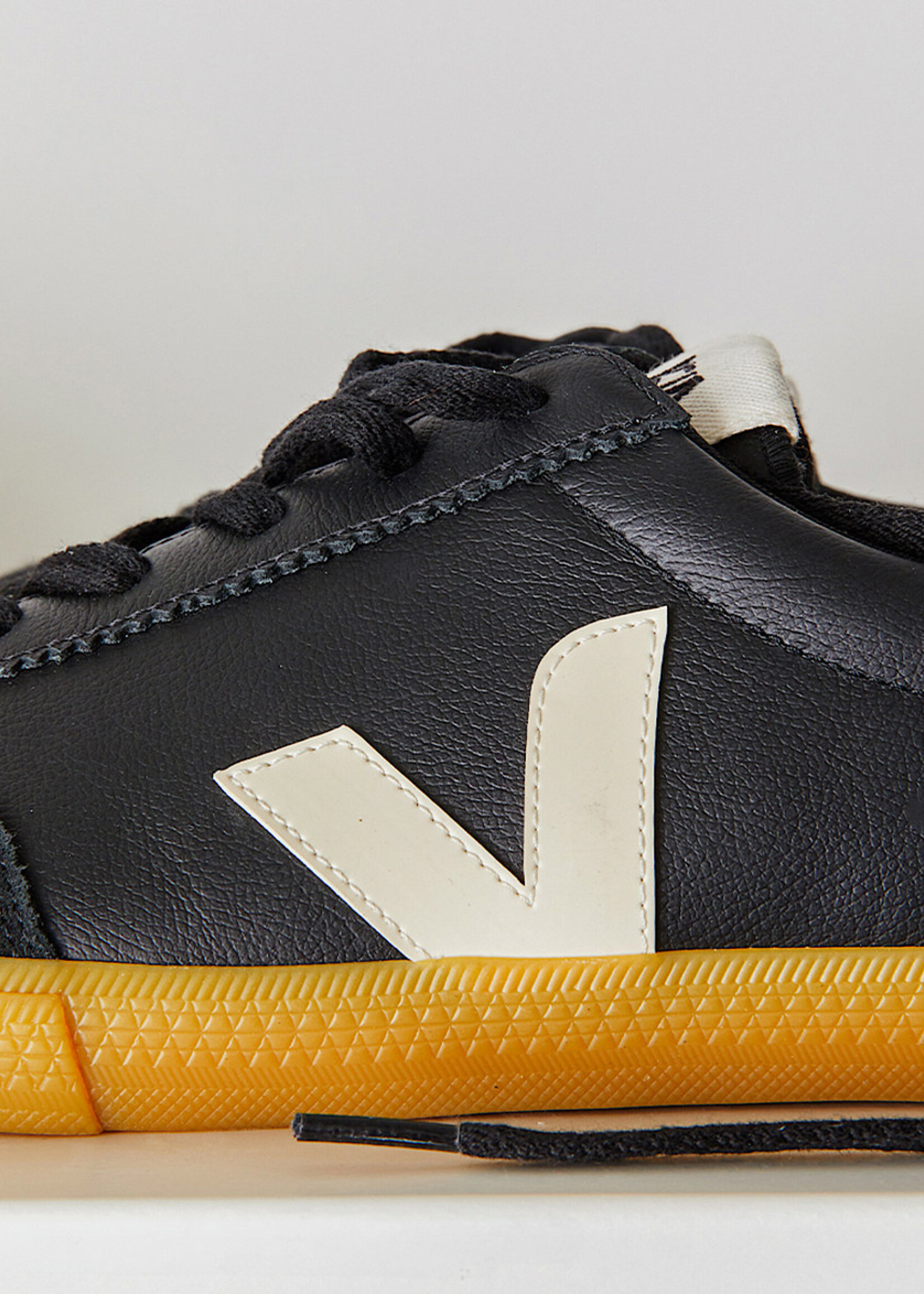 VEJA VOLLEY O.T. LEATHER