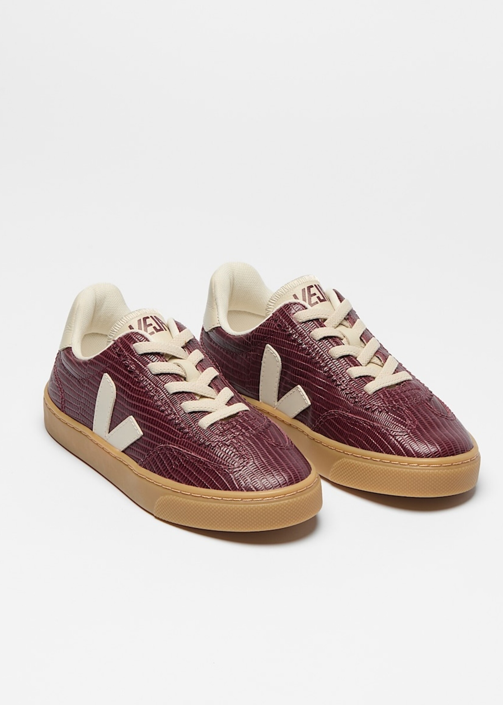 VEJA SMALL VOLLEY LEATHER
