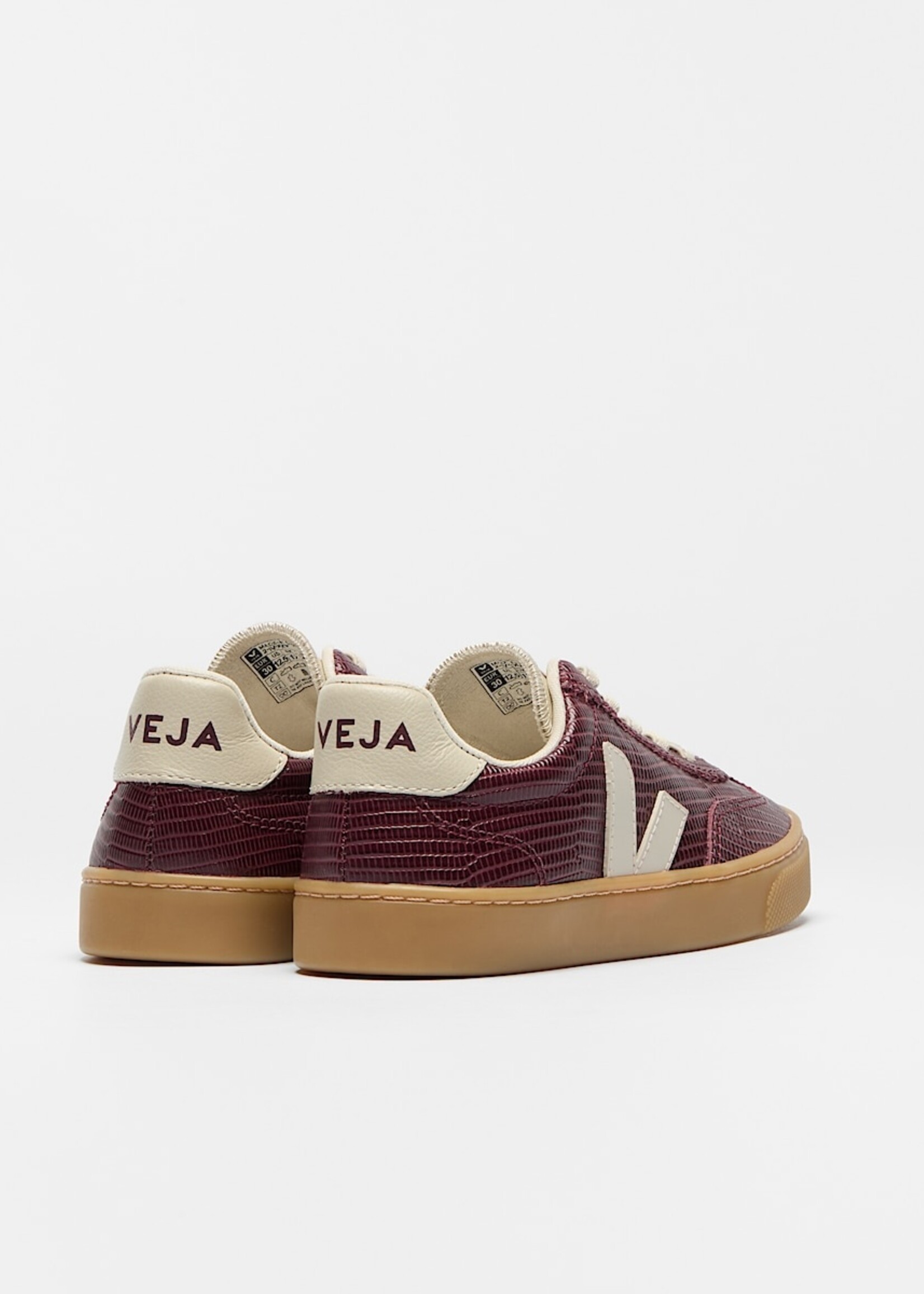 VEJA SMALL VOLLEY LEATHER