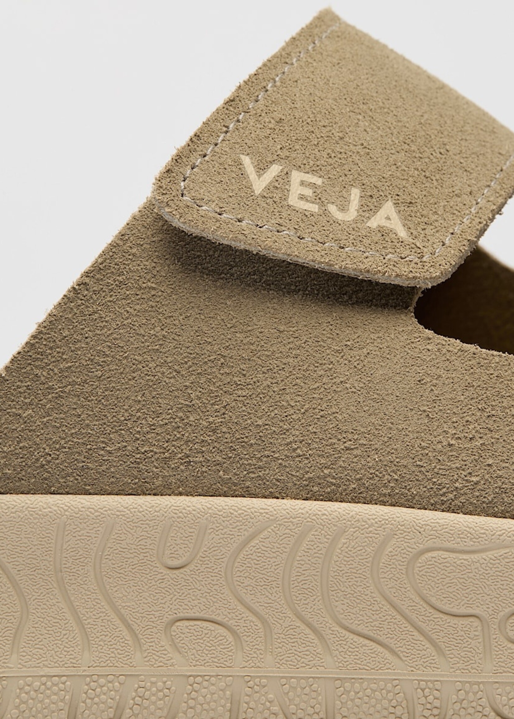 VEJA ETNA SUEDE