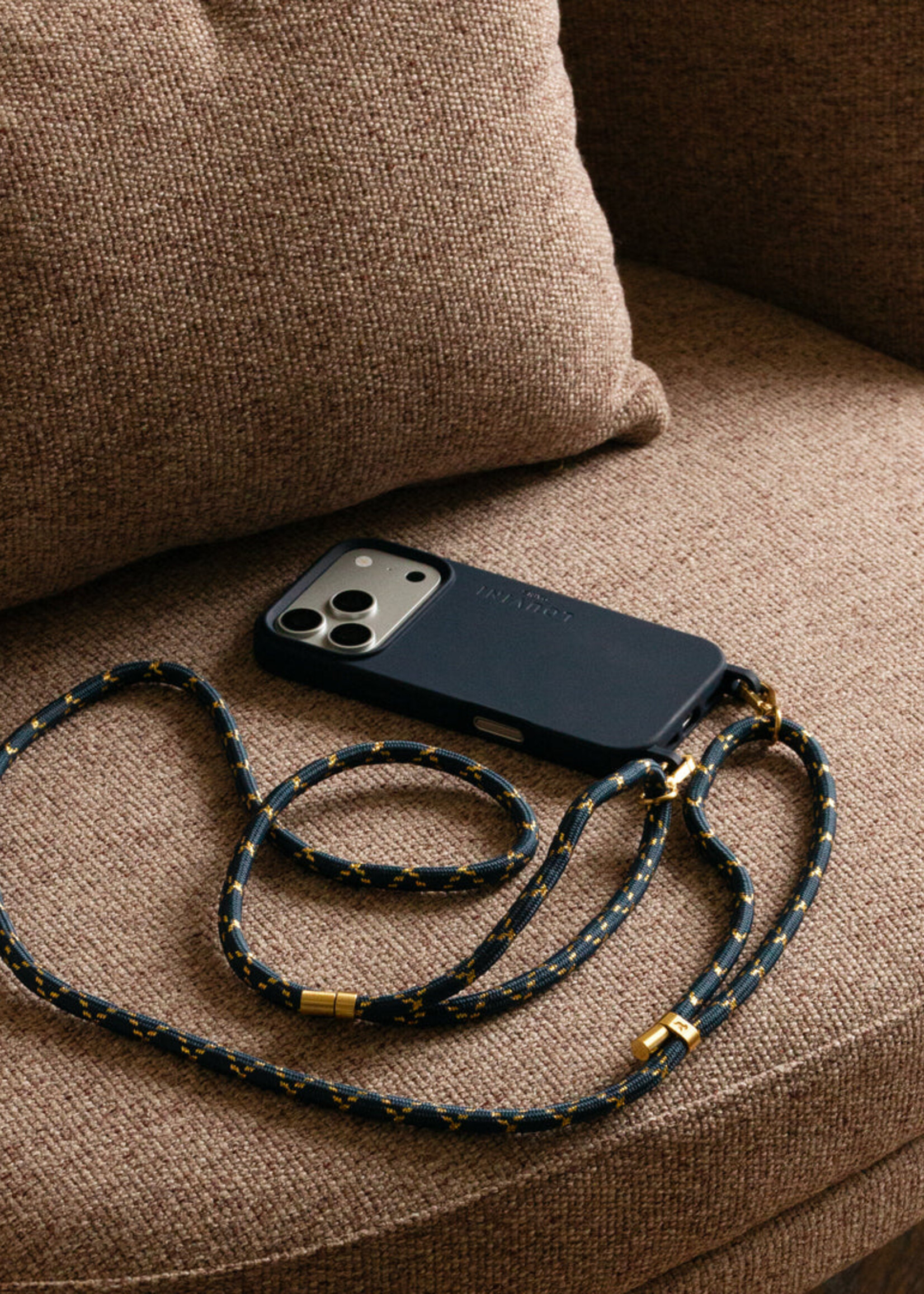LOUVINI PARIS MILO CASE