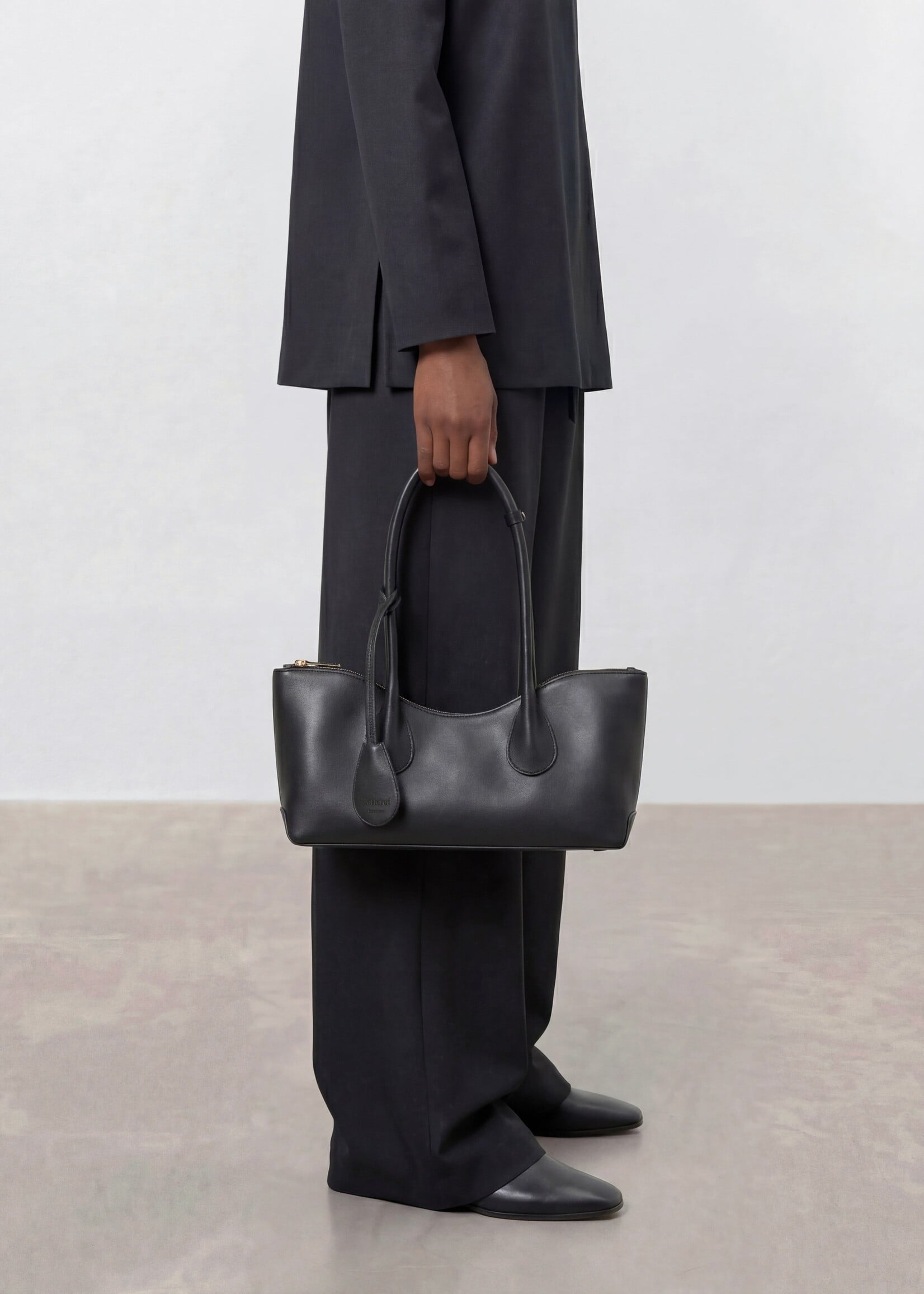FLATTERED GAIA SHOULDERBAG