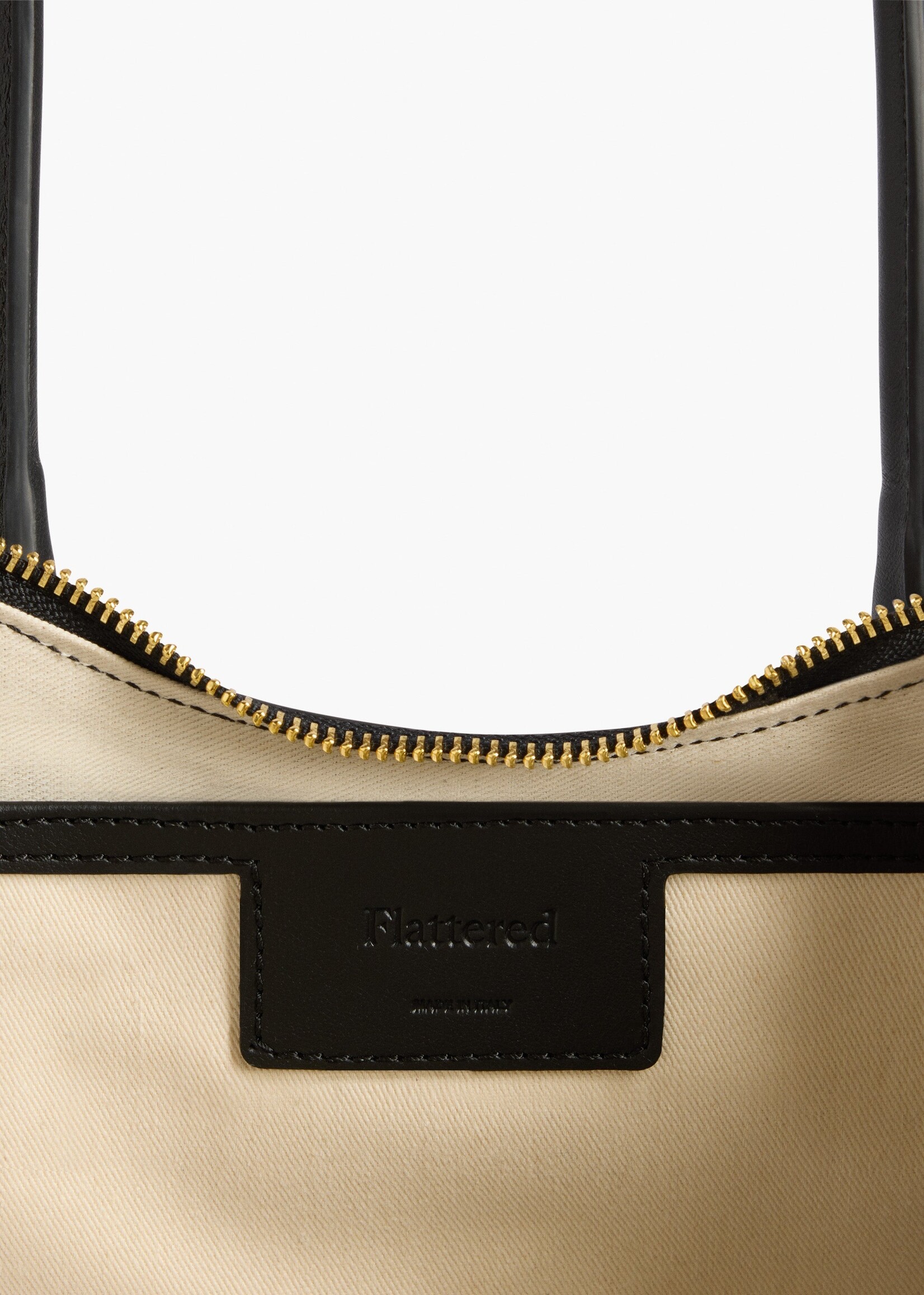 FLATTERED GAIA SHOULDERBAG