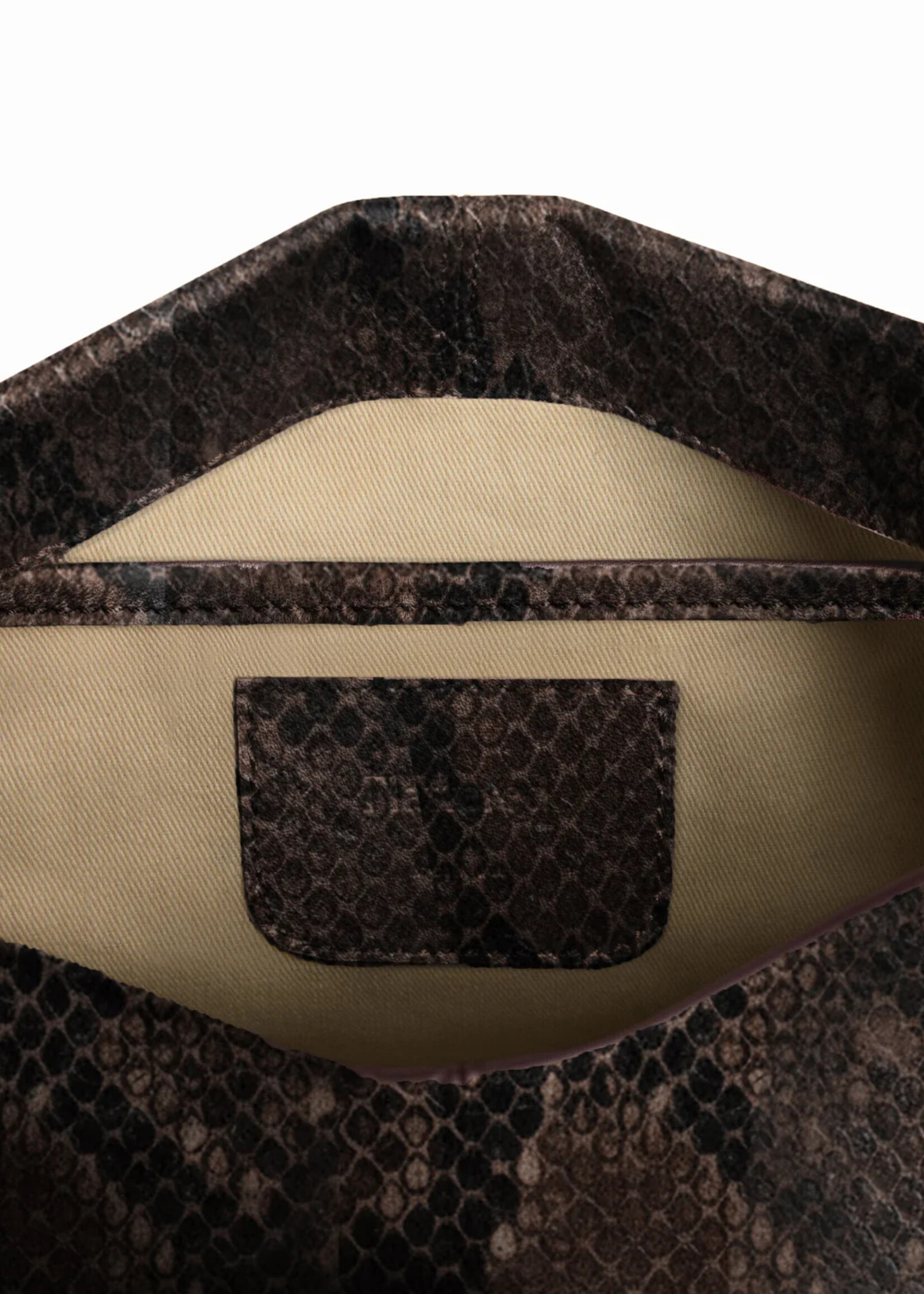 FLATTERED CLAY CLUTCH LEATHER