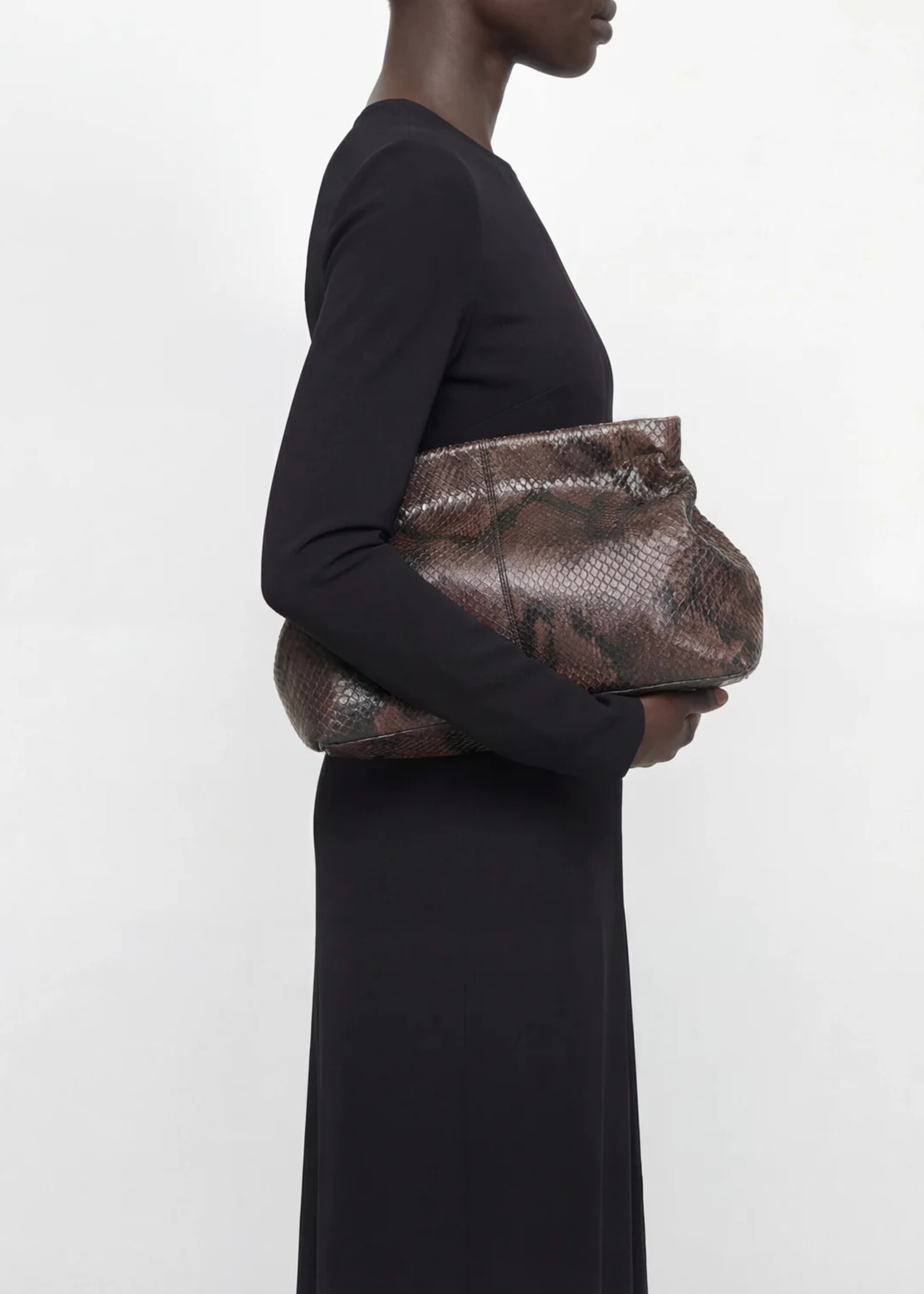 FLATTERED CLAY CLUTCH LEATHER