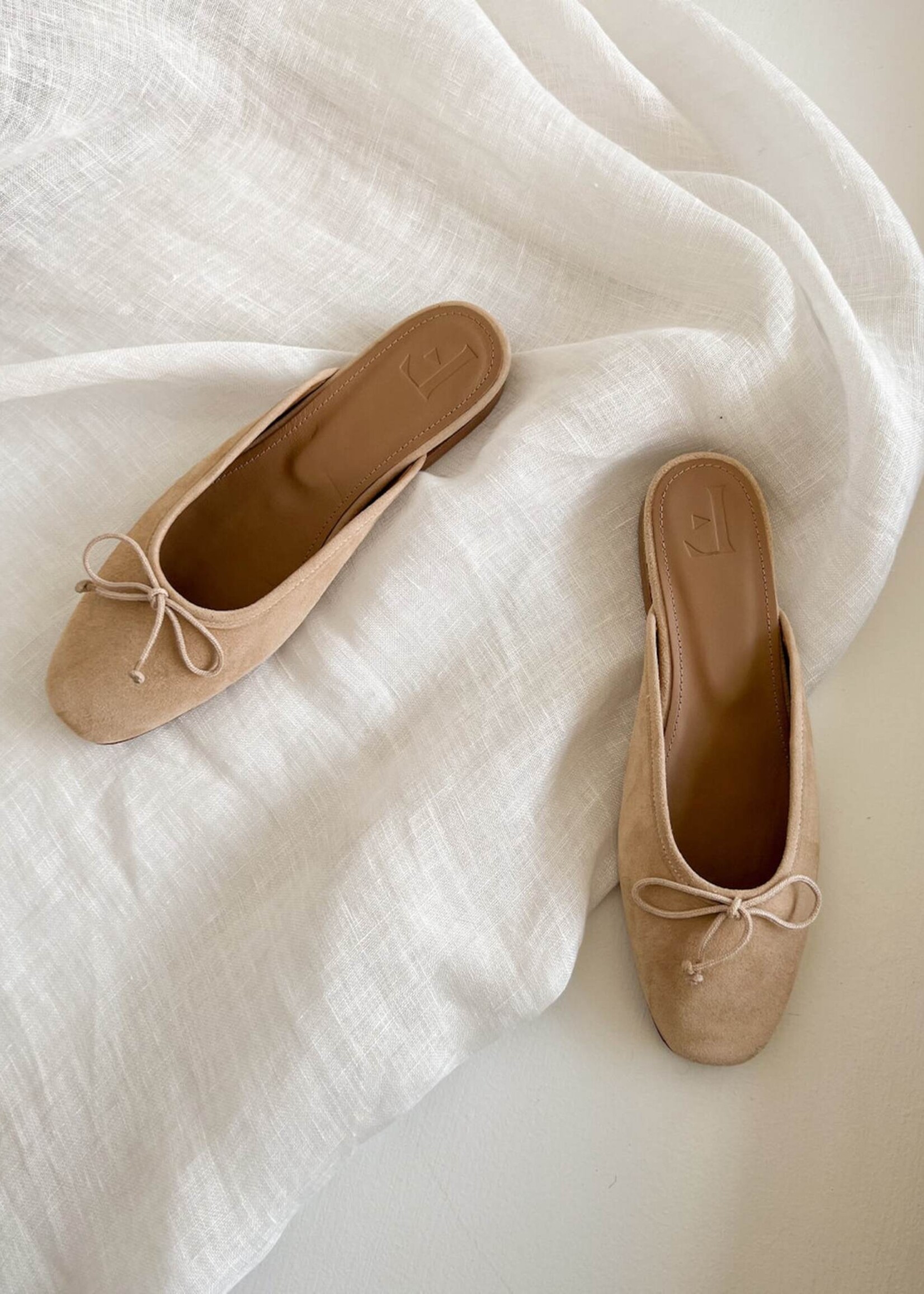 FLATTERED MALVA SUEDE
