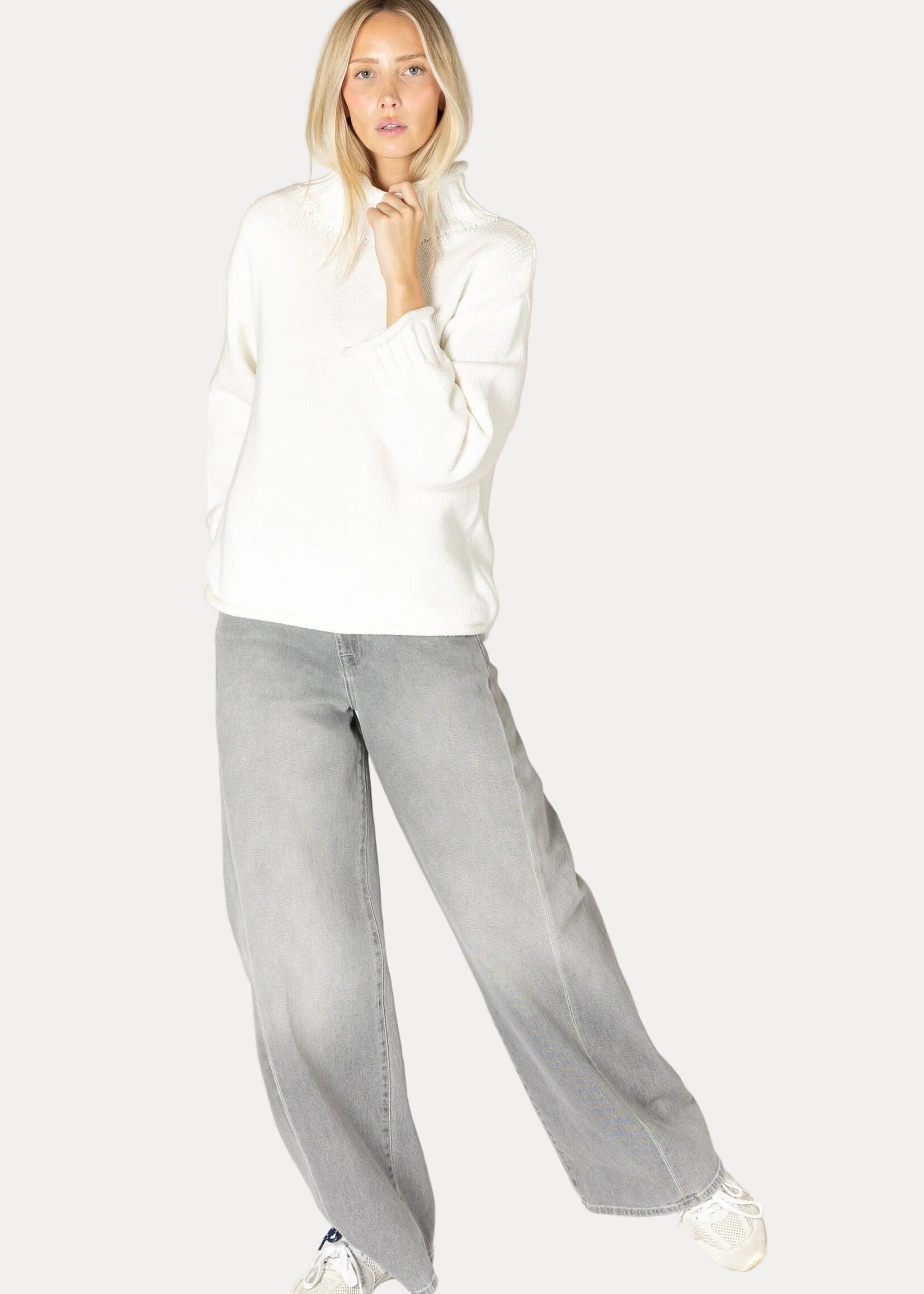 LYLA & LUXE DOLLY MOCK SWEATER