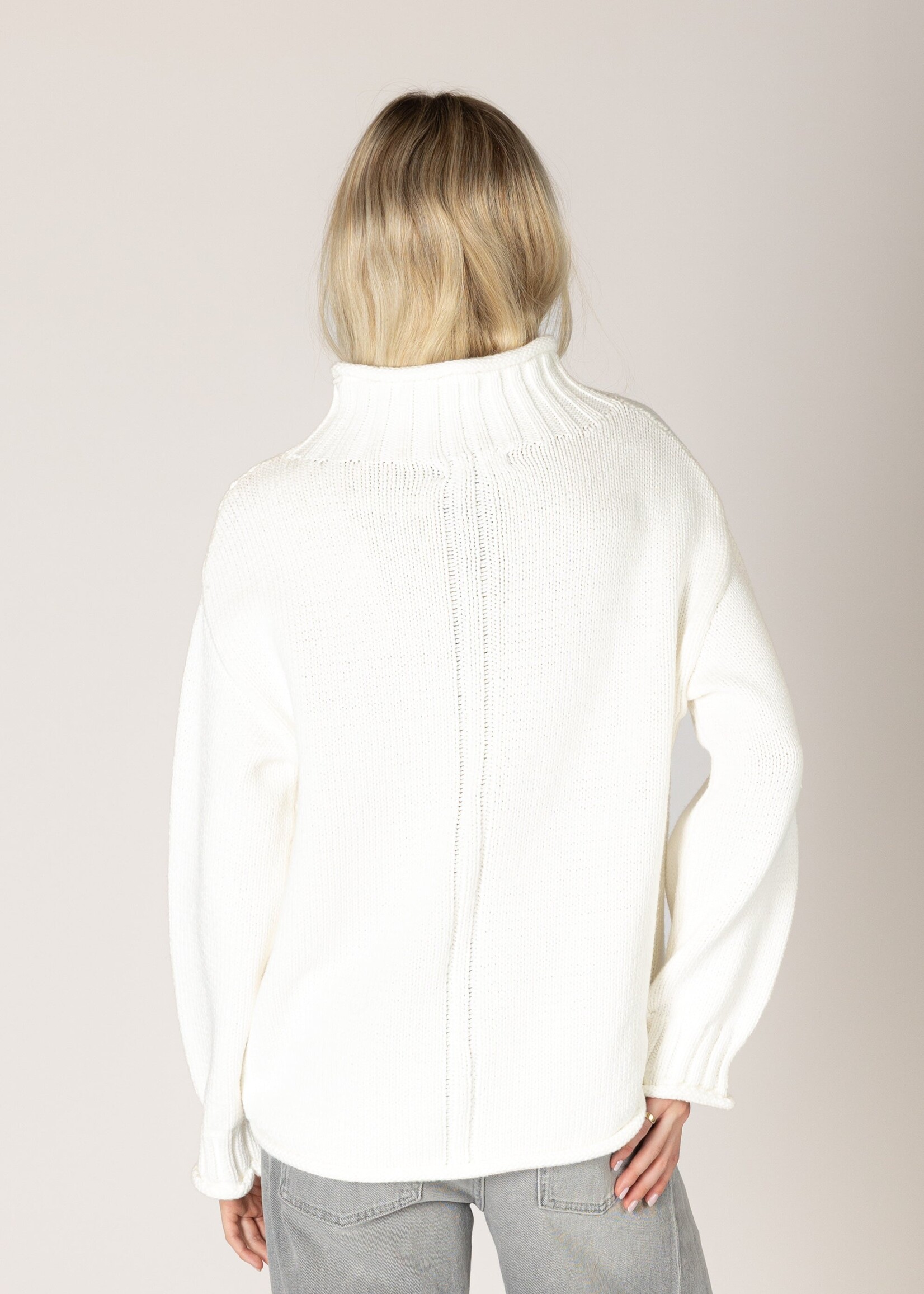 LYLA & LUXE DOLLY MOCK SWEATER