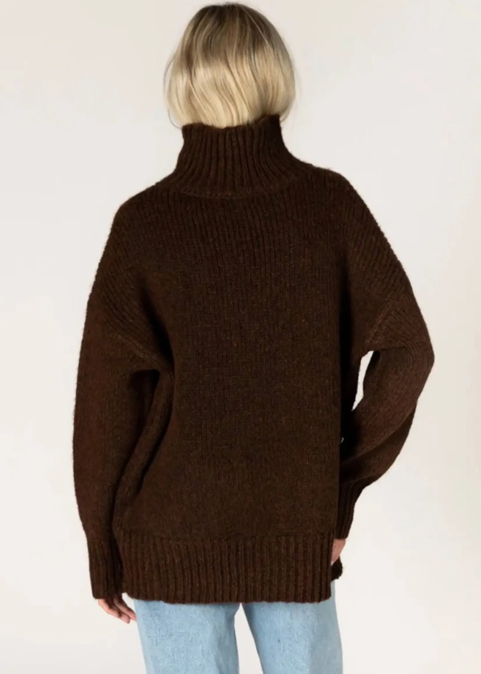 LYLA & LUXE AGGIE MOCK SWEATER