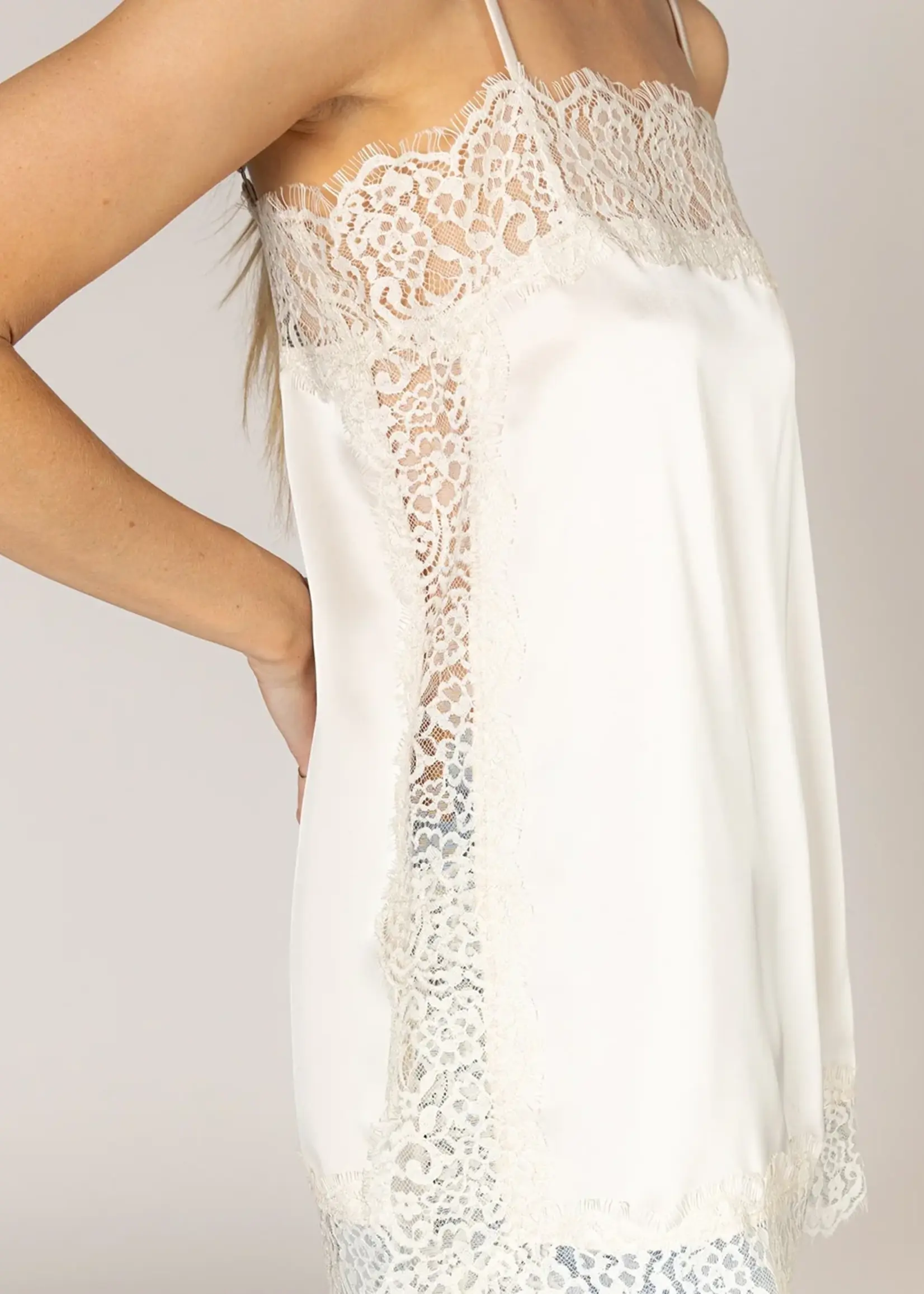 LYLA & LUXE SLIPDRESS