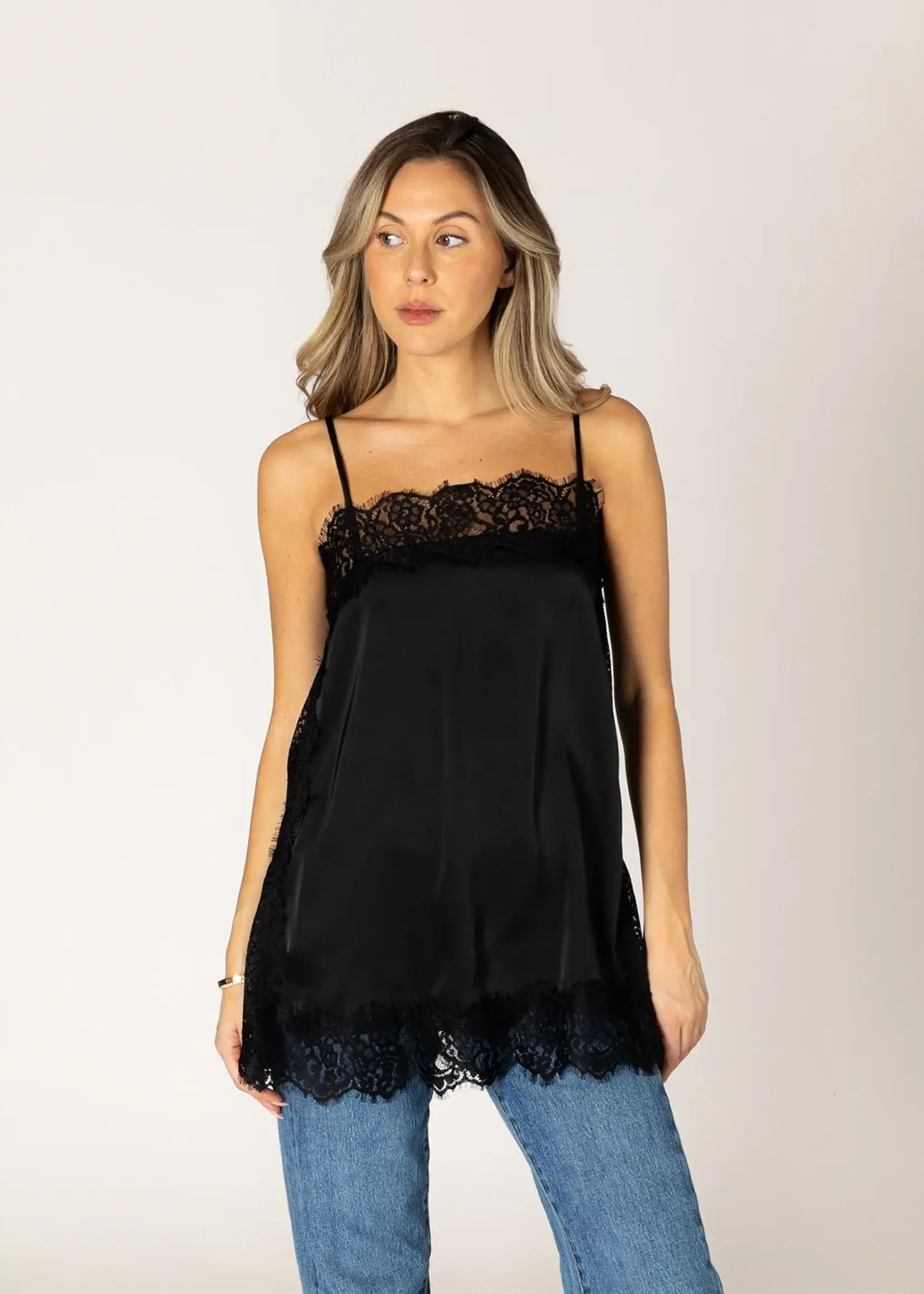 LYLA & LUXE SLIPDRESS