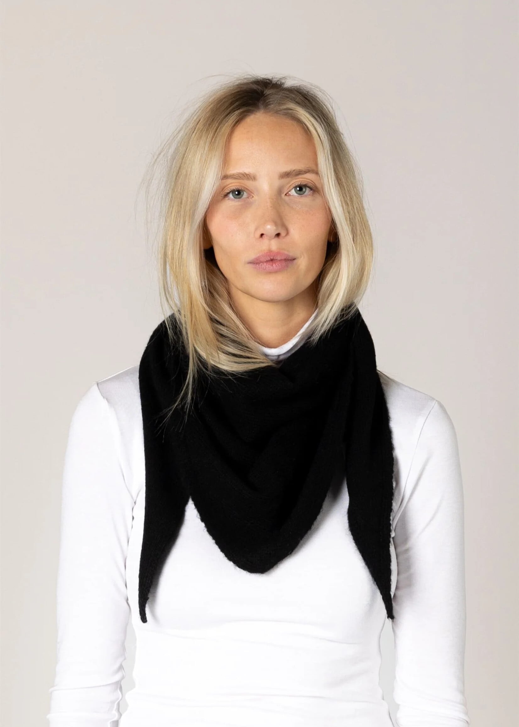 LYLA & LUXE T-SCARF