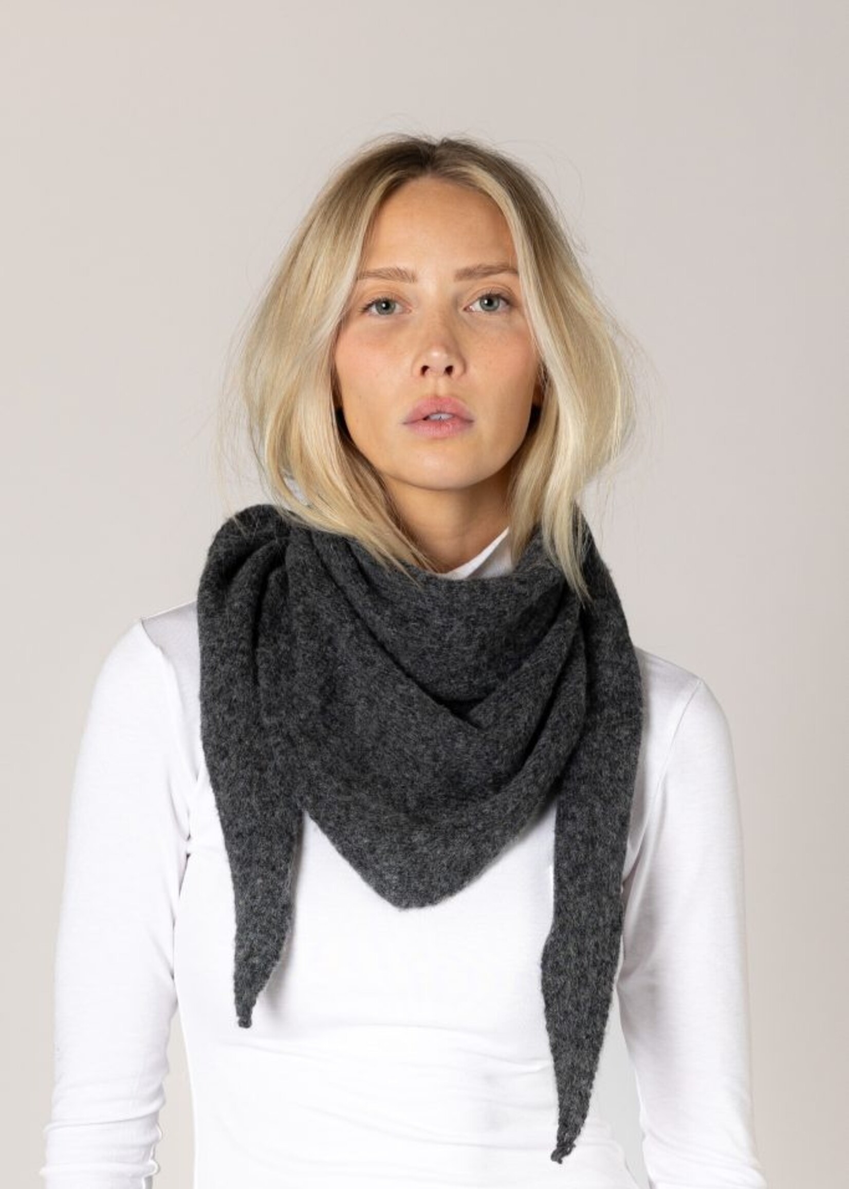 LYLA & LUXE T-SCARF