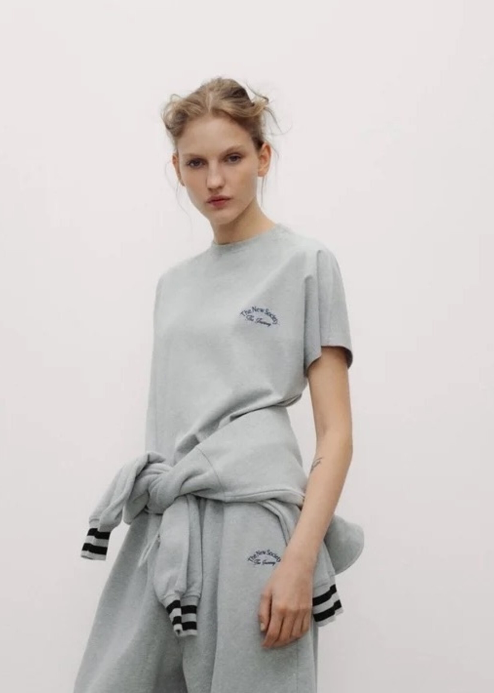 THE NEW SOCIETY MOCHI WOMAN T-SHIRT