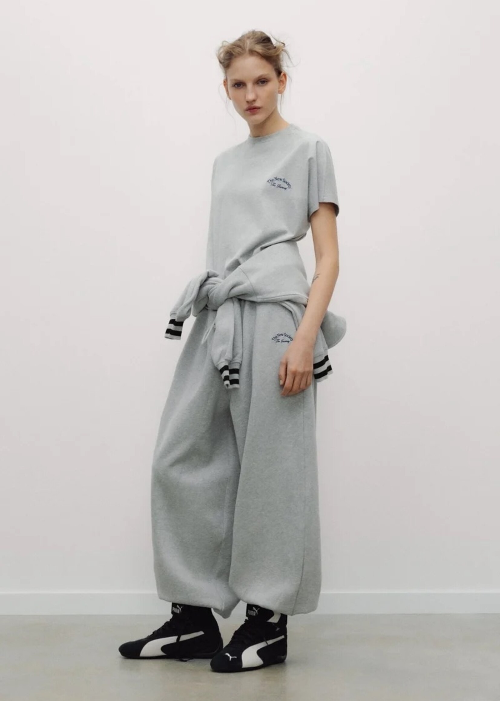 THE NEW SOCIETY MOCHI WOMAN T-SHIRT