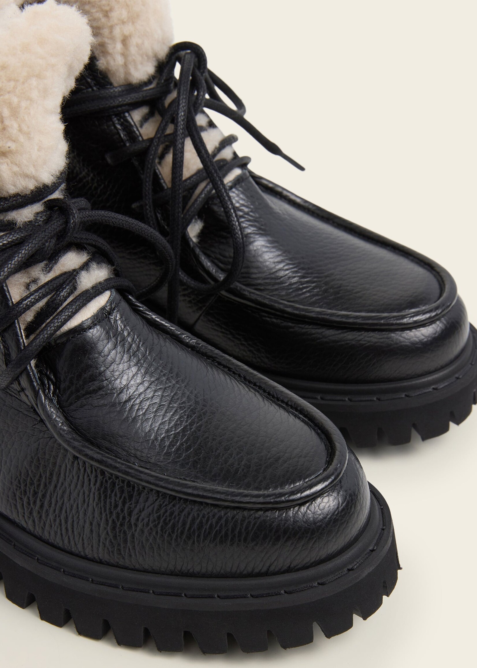 FLATTERED MARCIE GRAINED LEATHER