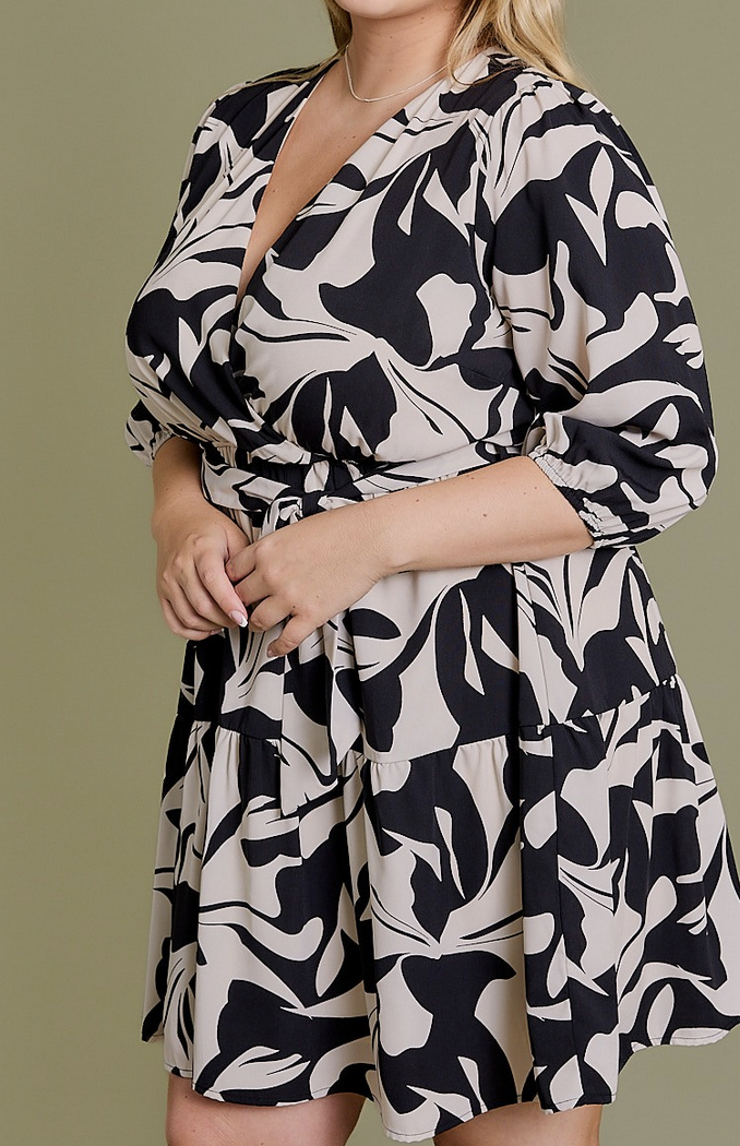 Gilli "Abstract Thought" Mini Plus Dress