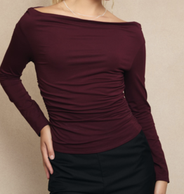 Le Lis "Shoulder For the Camera, Darling" Top