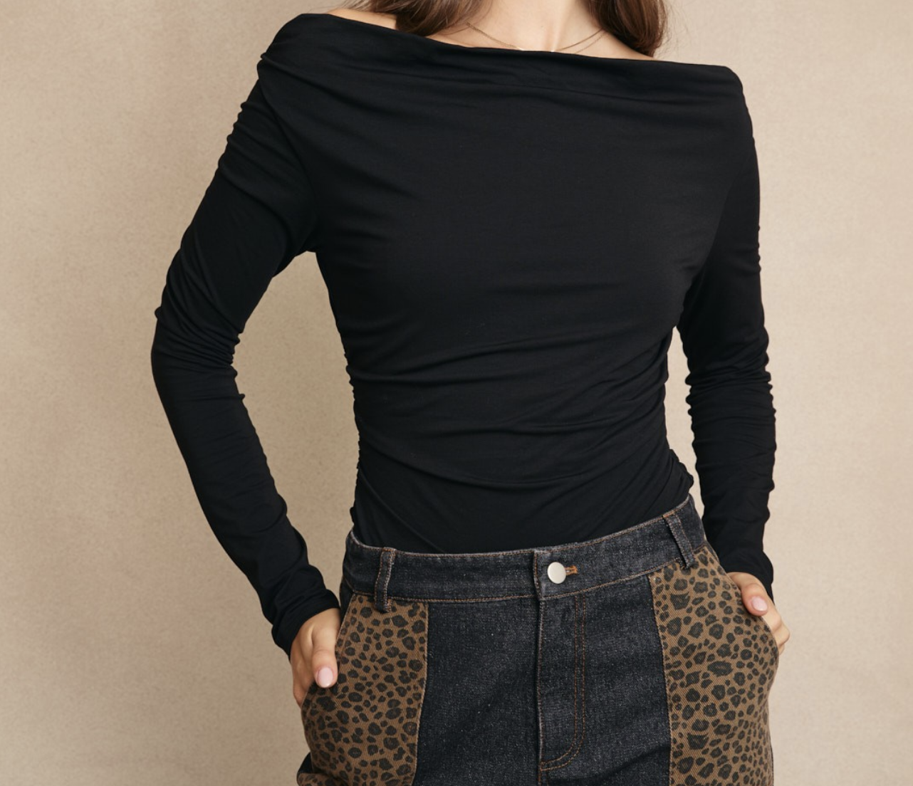 Le Lis "Shoulder For the Camera, Darling" Top