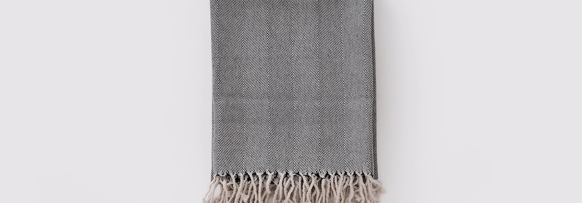 Herring Throw, Black/White