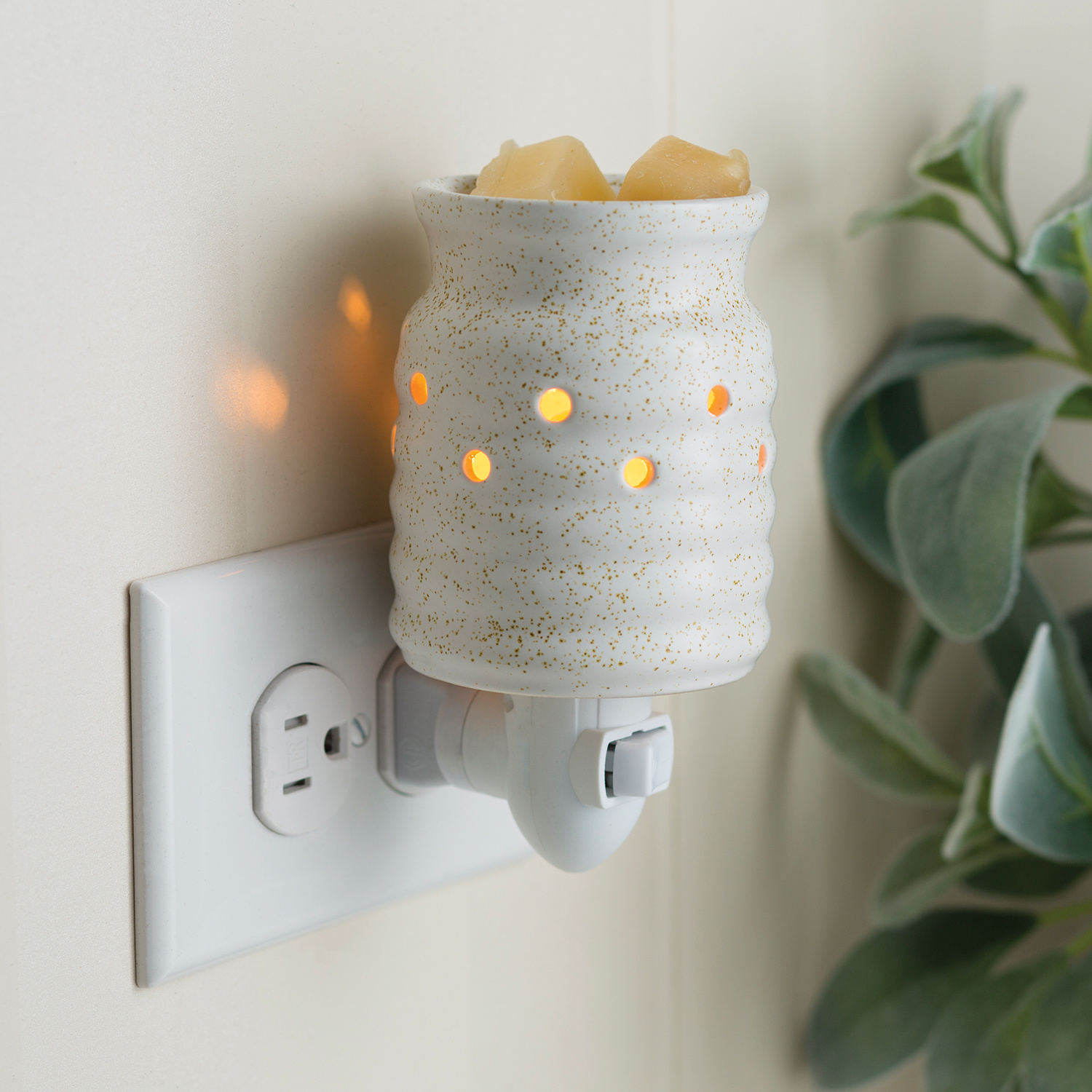 Pluggable Fragrance Warmer - Farmhouse