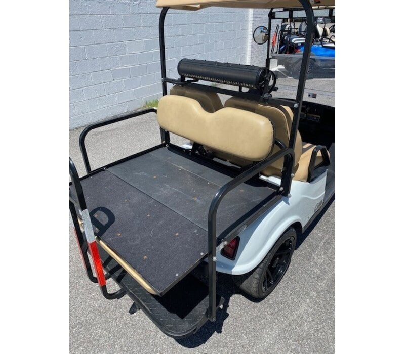 2011 E-Z-GO TXT PDS CRUZ CART (WHITE)