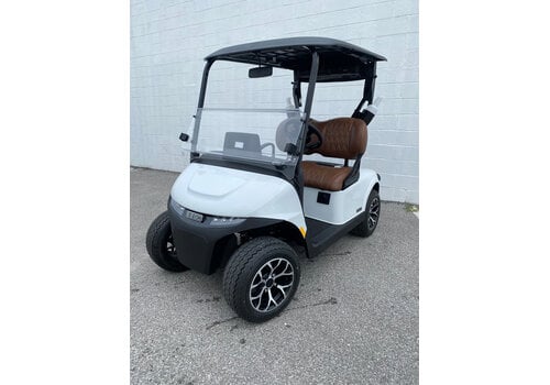E-Z-GO 2026 E-Z-GO RXV 2 FREEDOM ELiTE 4.2 STL PKG  (BRIGHT WHITE)