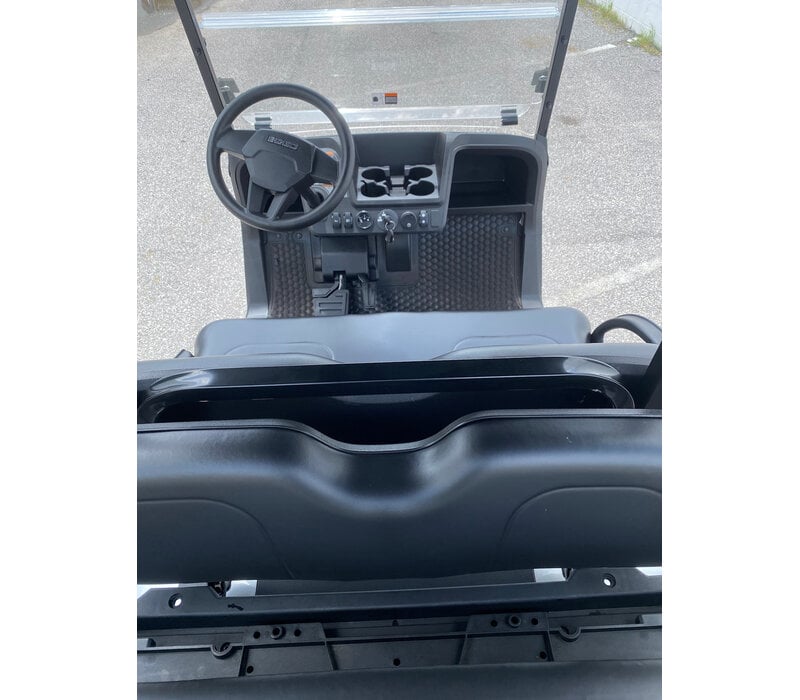 2027 E-Z-GO RXV VALOR 4 EFI S+ PKG (PLATINUM)
