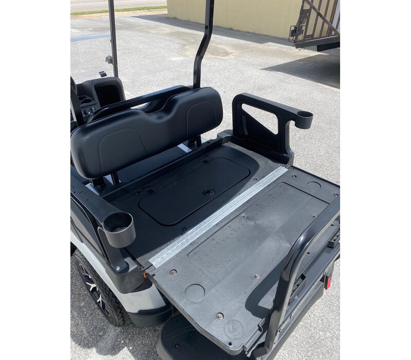 2027 E-Z-GO RXV VALOR 4 EFI S+ PKG (PLATINUM)