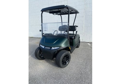 E-Z-GO 2027 E-Z-GO RXV VALOR 2 48V S+ PKG (MATTE GREEN)