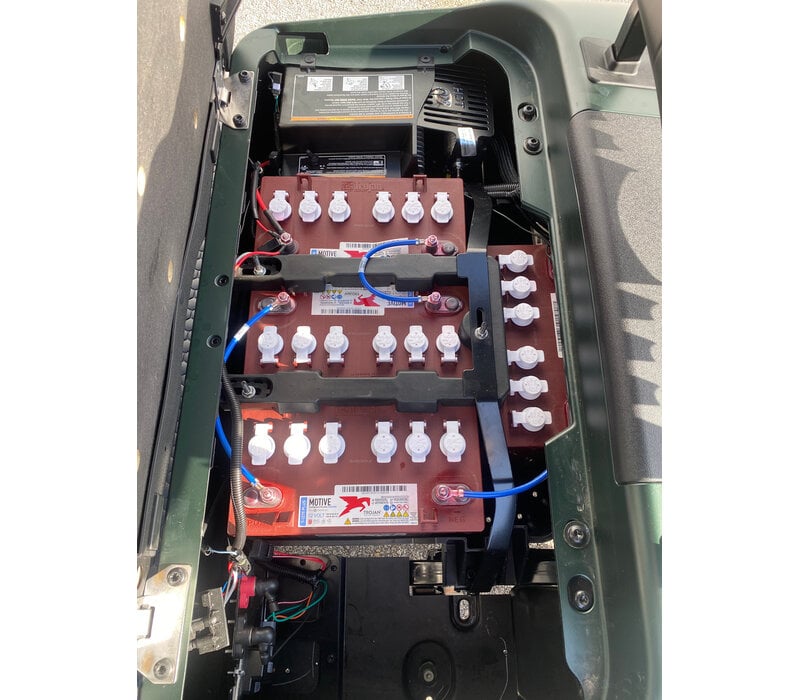 2027 E-Z-GO RXV VALOR 2 48V S+ PKG (MATTE GREEN)