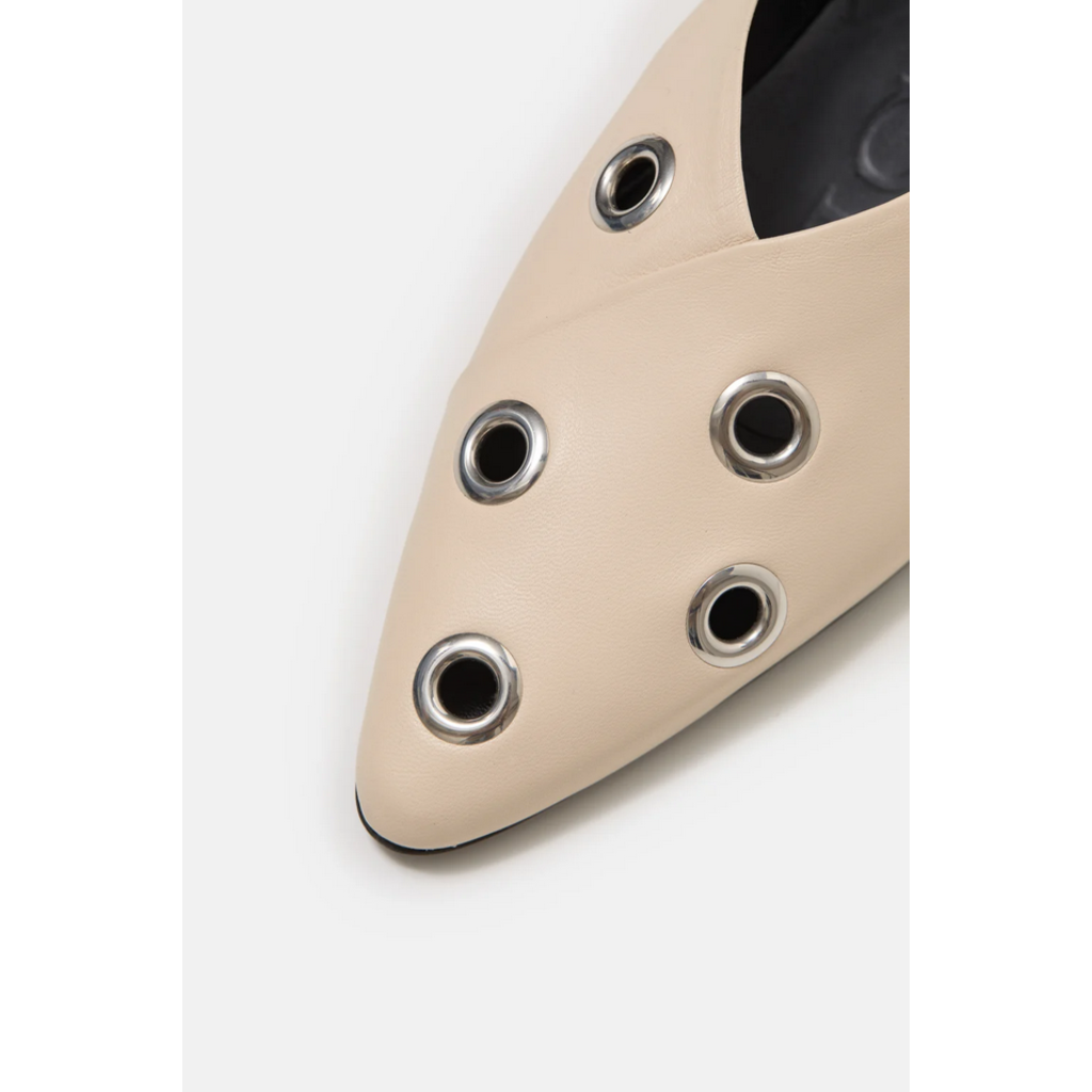 CLOSED Grommet Ballerina Flat