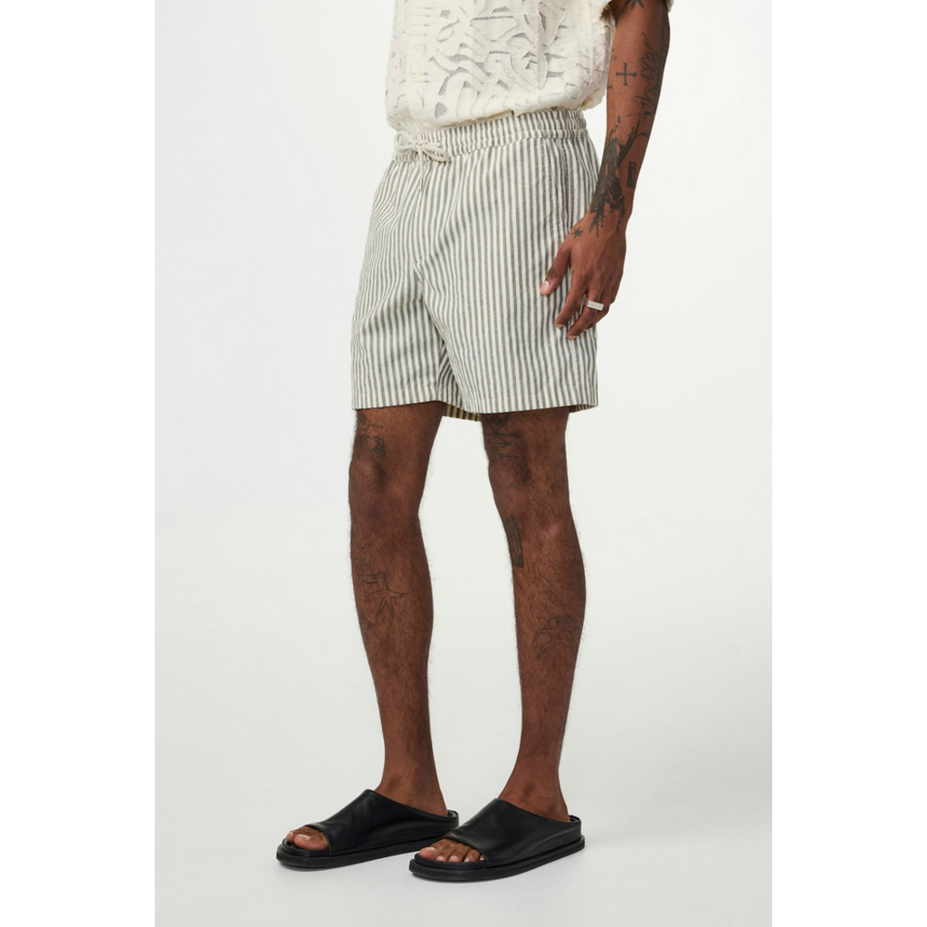 No Nationality NNO7 Gregor 5246 Short